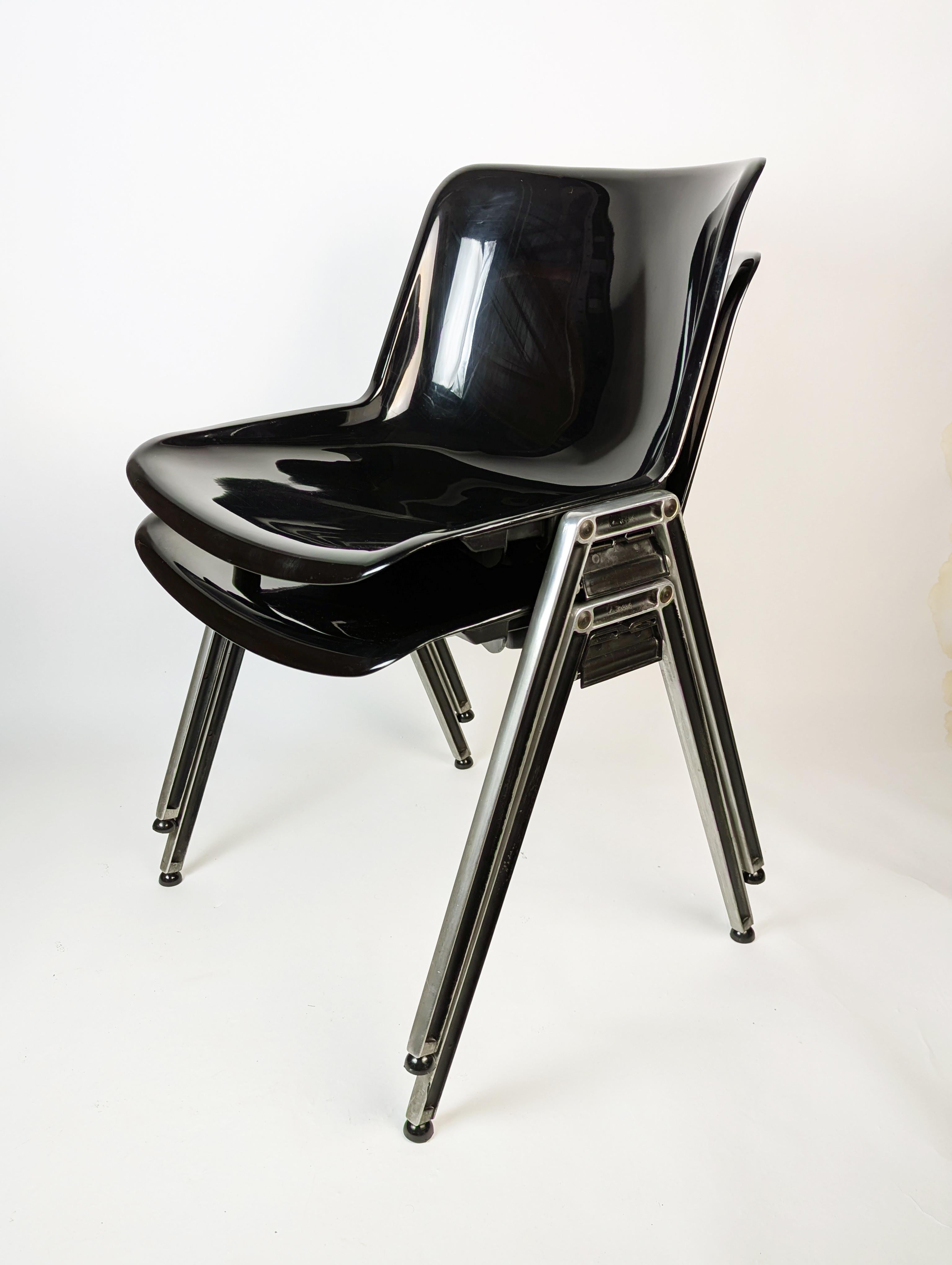 9 Black plastic & Aluminum 1970s MODUS stackable chairs by Borsani for Tecno In Good Condition For Sale In Varese, Lombardia