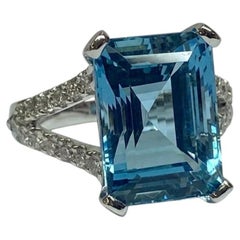9 Carat Aquamarine and Diamond Cocktail Ring in 18k White Gold