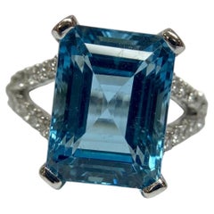 9 Carat Aquamarine and Diamond Cocktail Ring in 18k White Gold