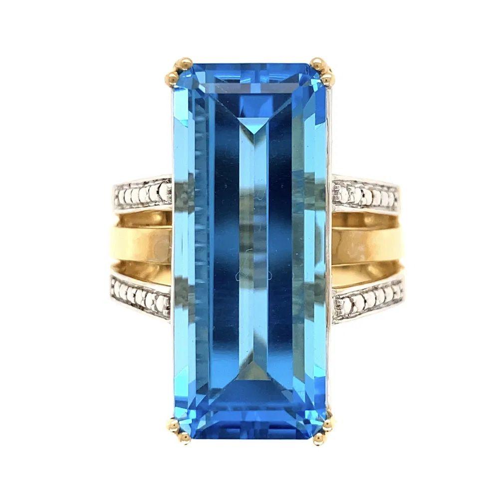 9 Carat Blue Topaz and Diamond Gold Vintage Ring Modernista en venta