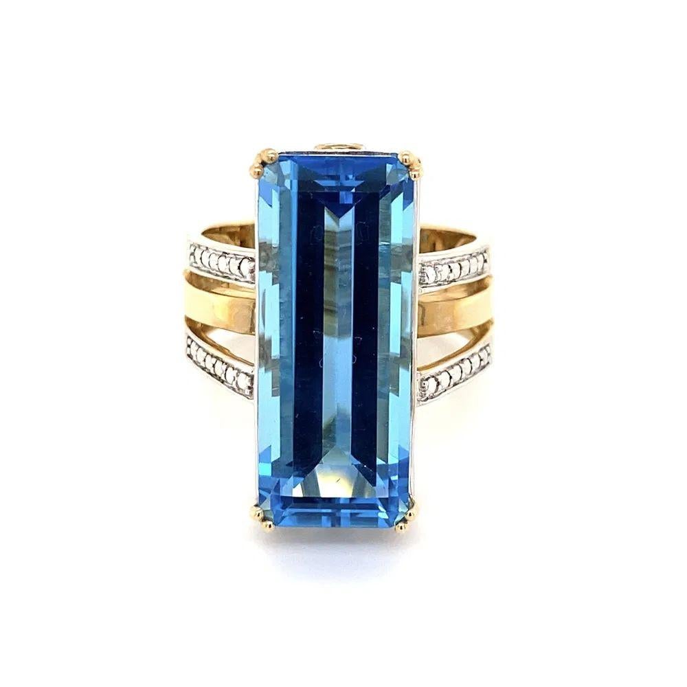 De las mujeres 9 Carat Blue Topaz and Diamond Gold Vintage Ring en venta