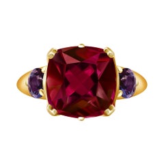 9 Carat Burgundy Red Rhodolite Garnet and Spinel 18 Karat Yellow Gold Ring