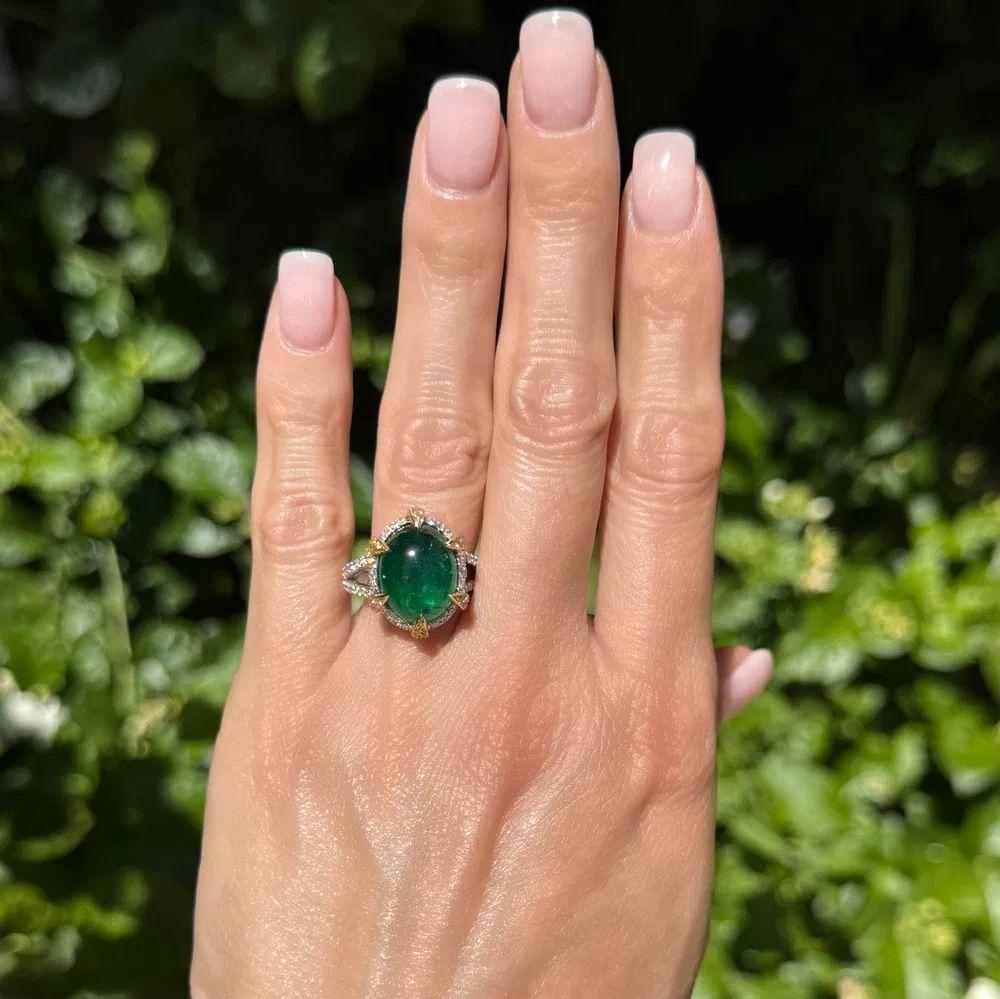 Modernist 9 Carat Cabochon Emerald and Diamond 2-Tone Gold Vintage Statement Ring For Sale