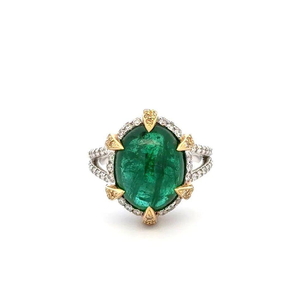 9 Carat Cabochon Emerald and Diamond 2-Tone Gold Vintage Statement Ring In Excellent Condition For Sale In Montreal, QC
