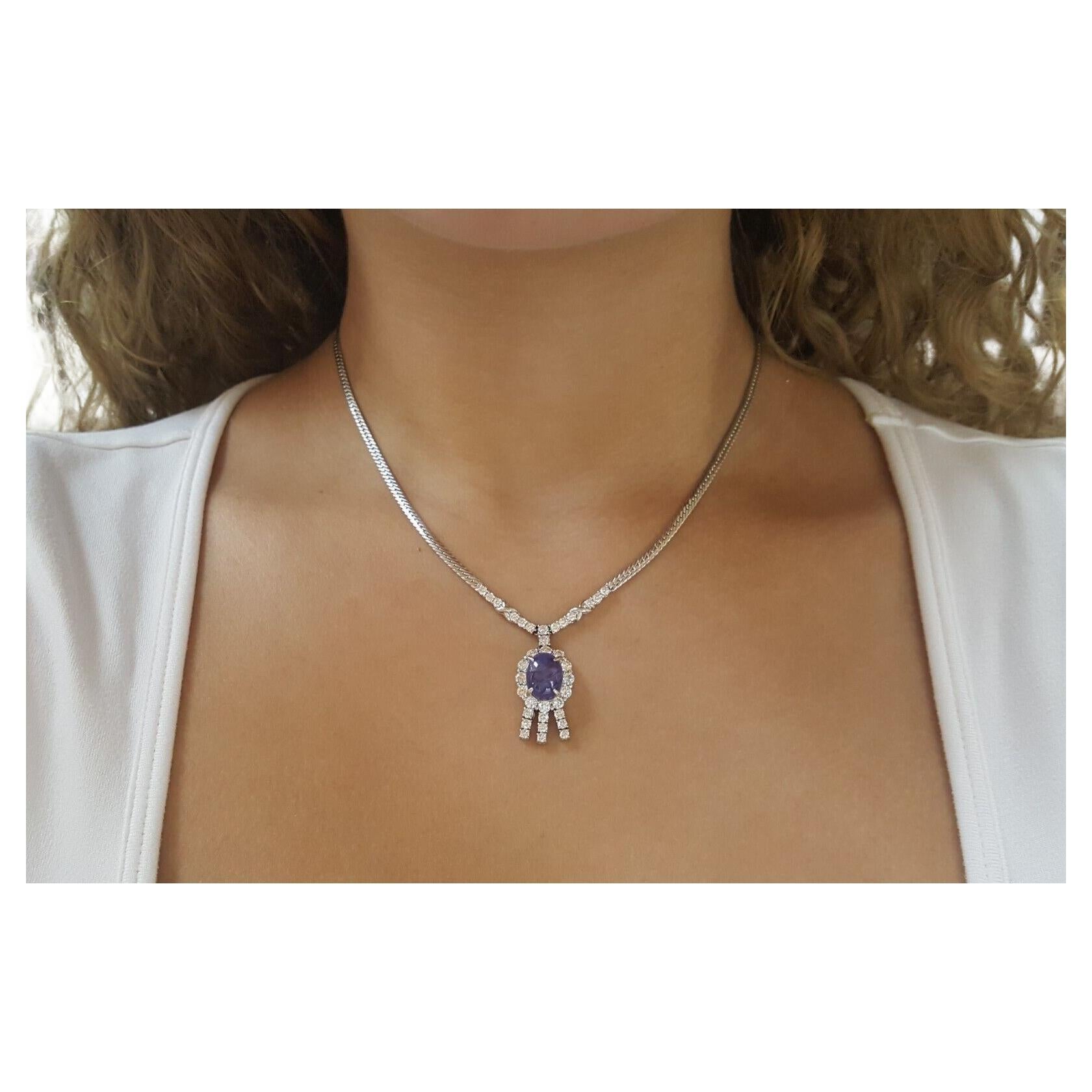  9 Carat Cabochon Star Sapphire with 2 Ct. Round Brilliant Cut Diamond Necklace In New Condition For Sale In Rome, IT