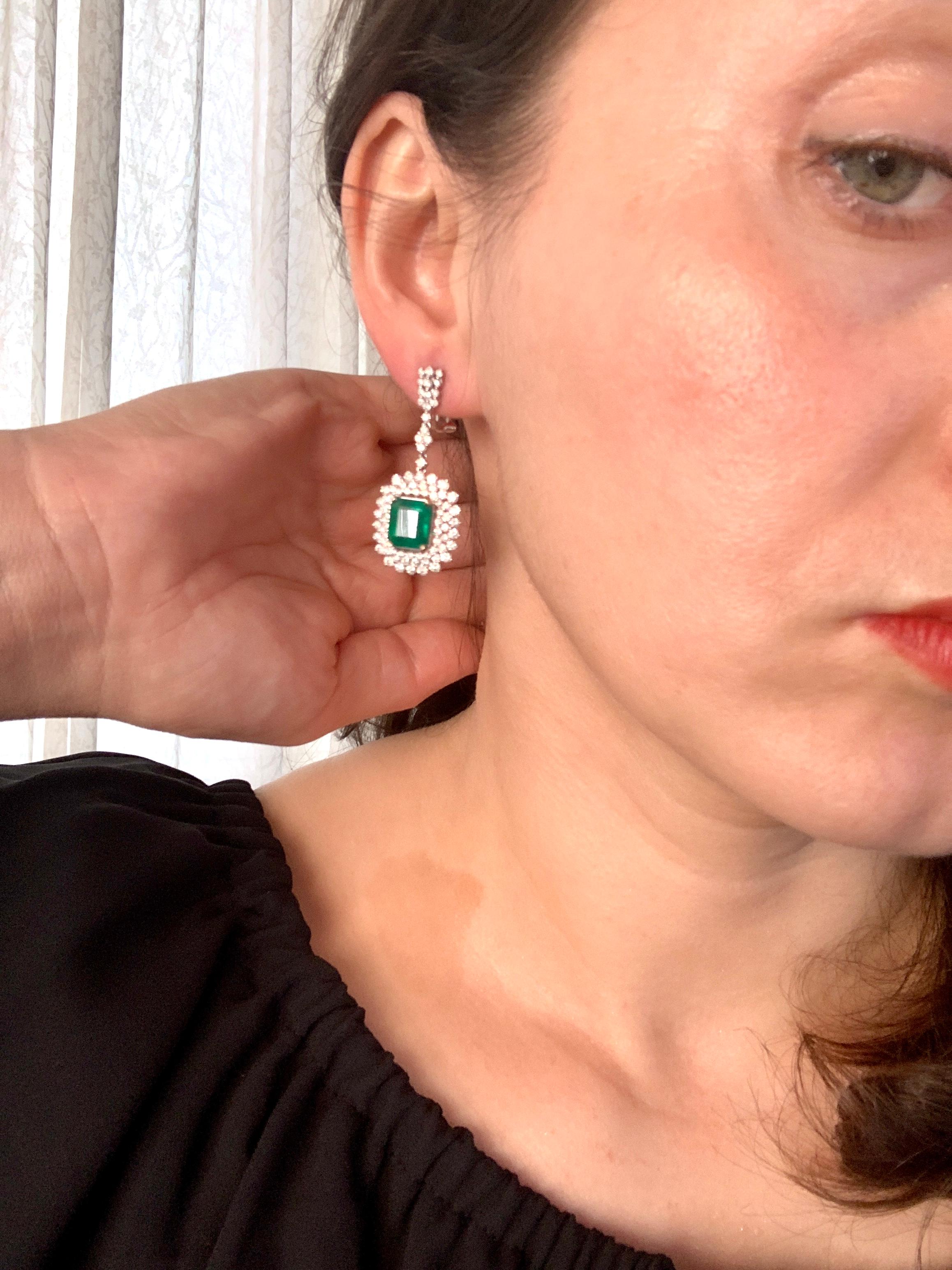 9 Carat Colombian Emerald Cut Emerald Diamond Hanging/Drop Earrings 18Karat Gold 7
