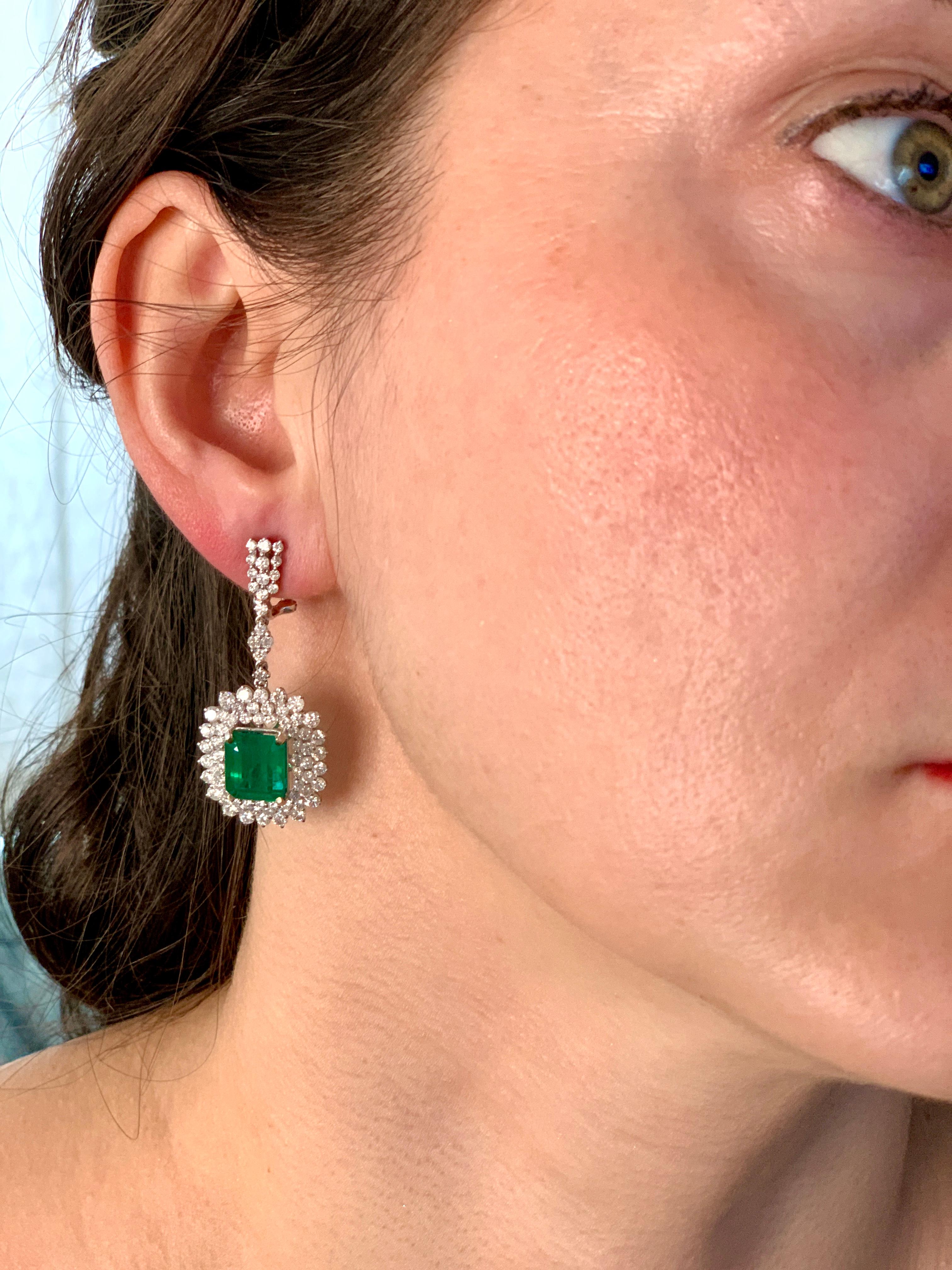 9 Carat Colombian Emerald Cut Emerald Diamond Hanging/Drop Earrings 18Karat Gold 2