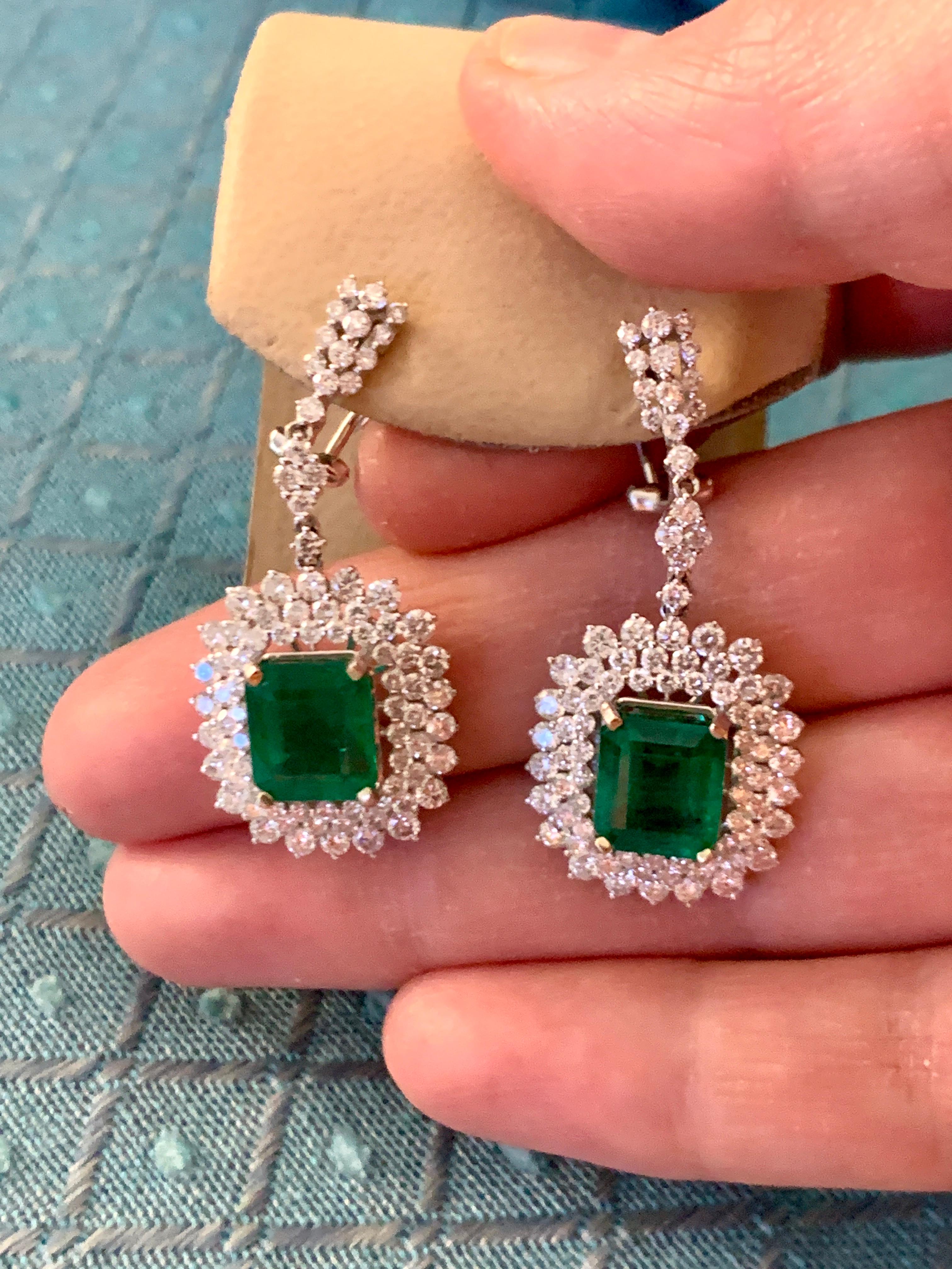9 Carat Colombian Emerald Cut Emerald Diamond Hanging/Drop Earrings 18Karat Gold 3
