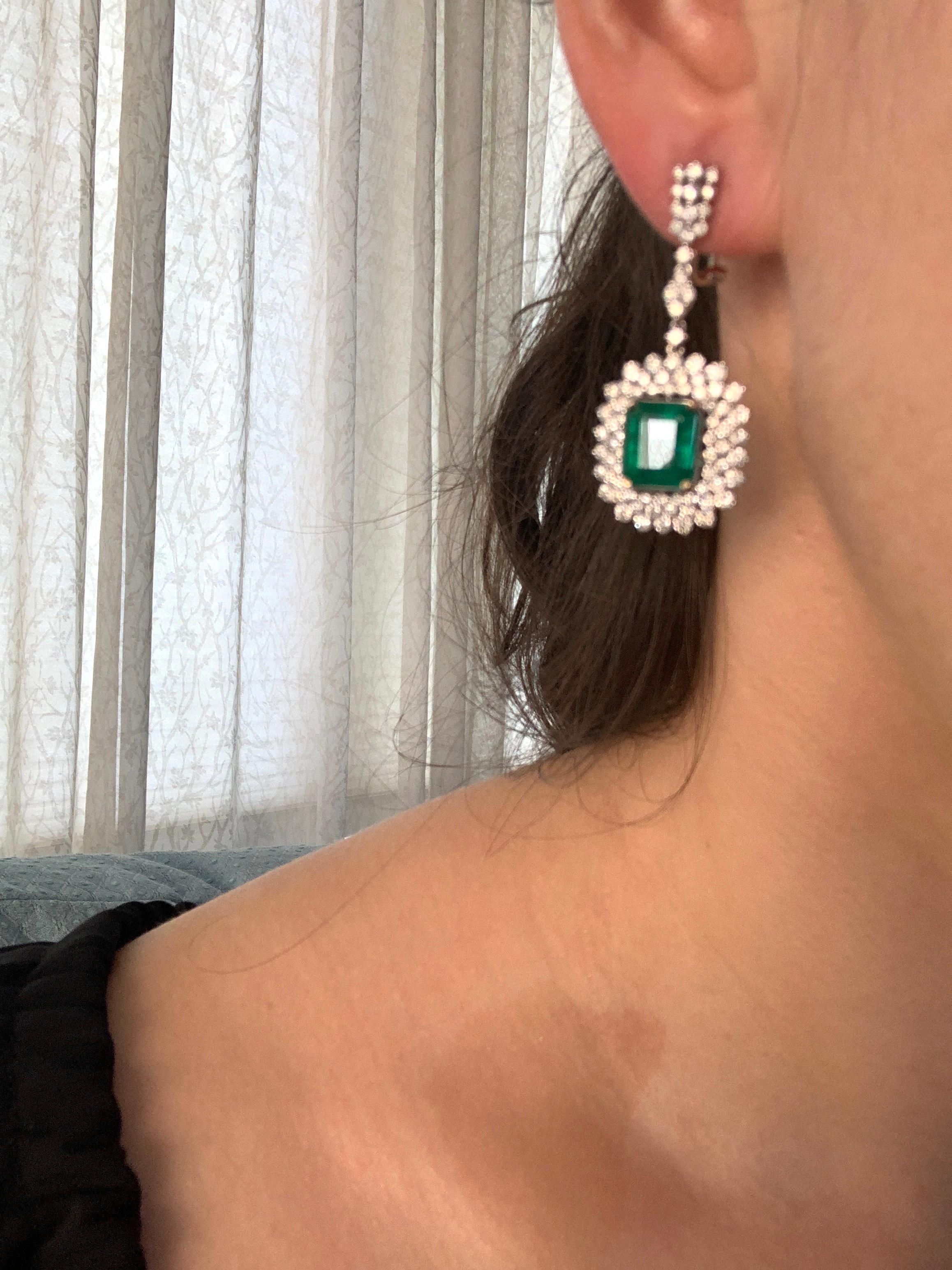 9 Carat Colombian Emerald Cut Emerald Diamond Hanging/Drop Earrings 18Karat Gold 5