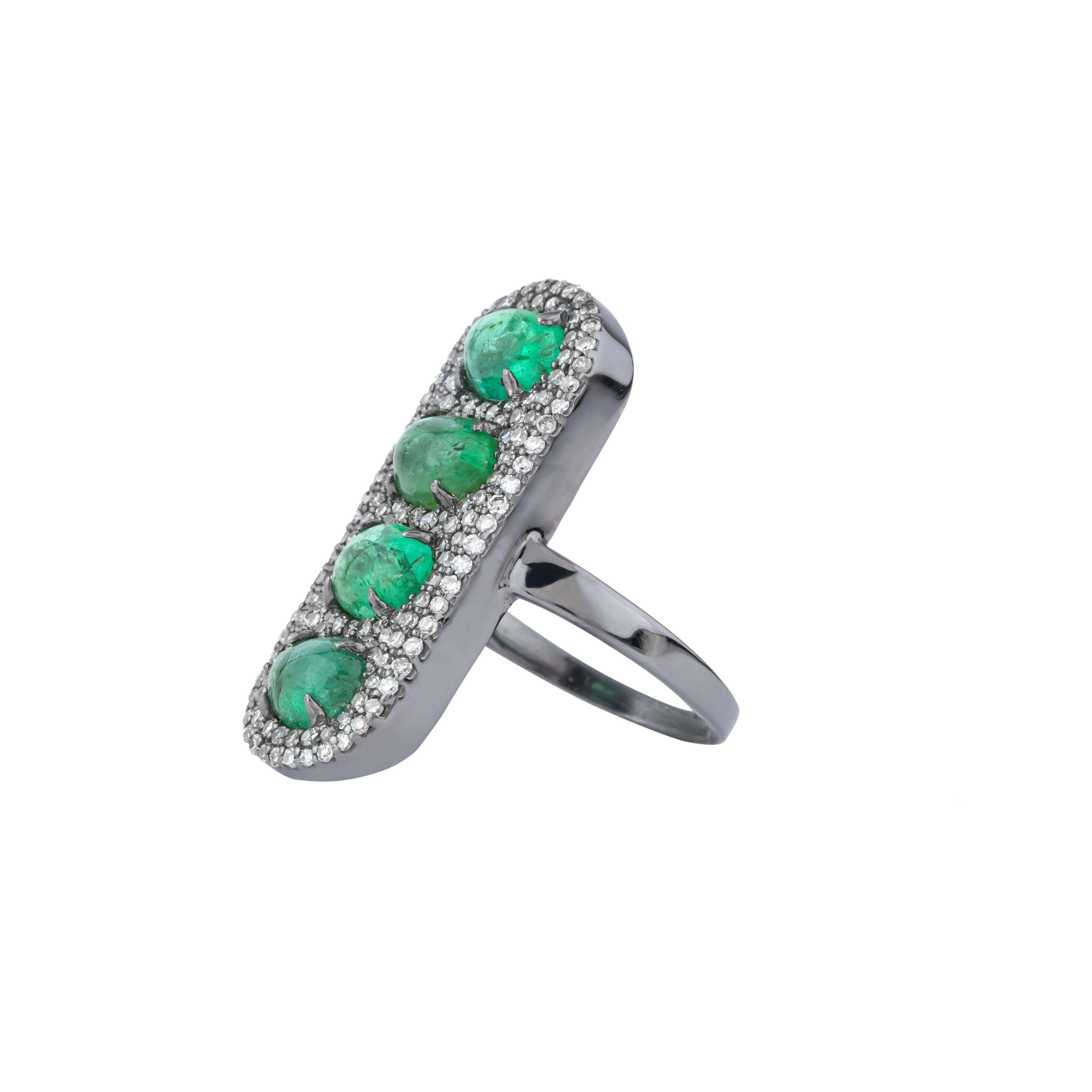Moderno Anello da cocktail con diamante e smeraldo da 9 carati in vendita