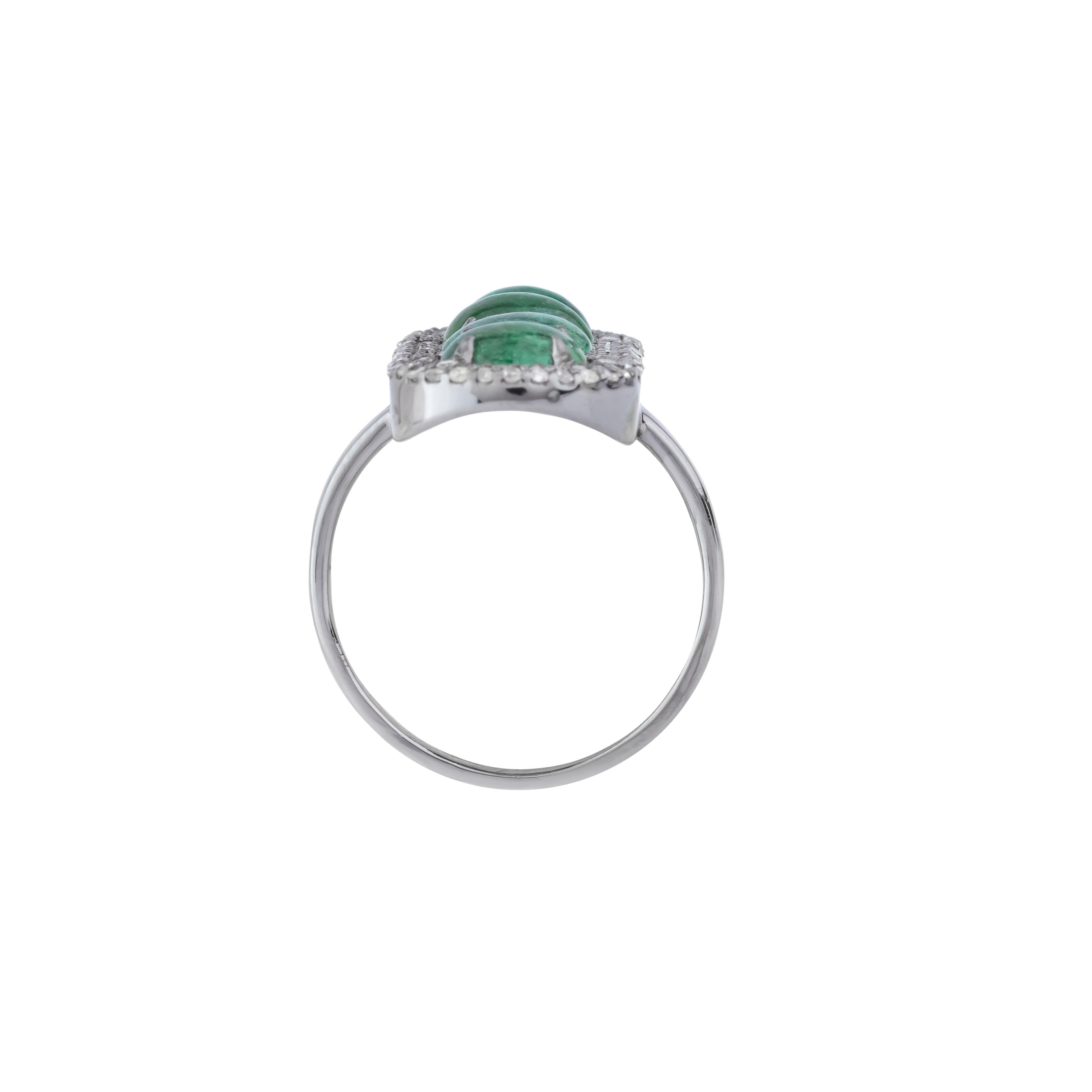 Taglio rotondo Anello da cocktail con diamante e smeraldo da 9 carati in vendita