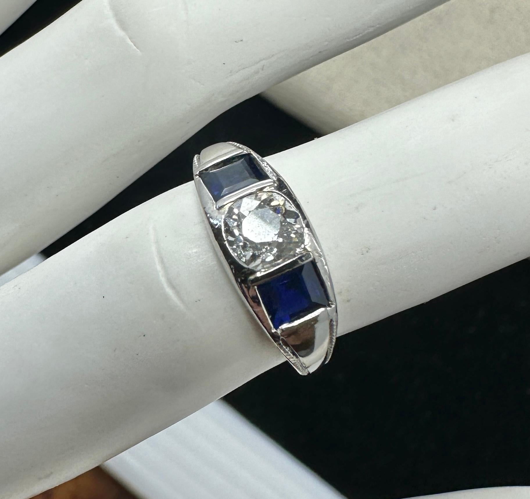 .9 Quilates Diamante Corte Princesa Zafiro Anillo de Compromiso en Platino Art Decó en Excelente estado para la venta en New York, NY