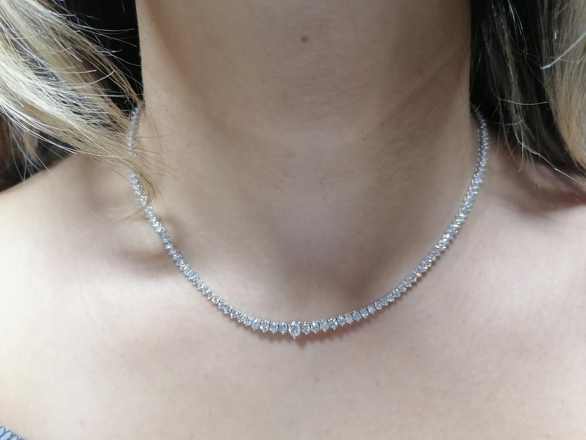 9 Karat Diamant-Tennis Riviere-Halskette aus 18 Karat Weißgold (Zeitgenössisch) im Angebot