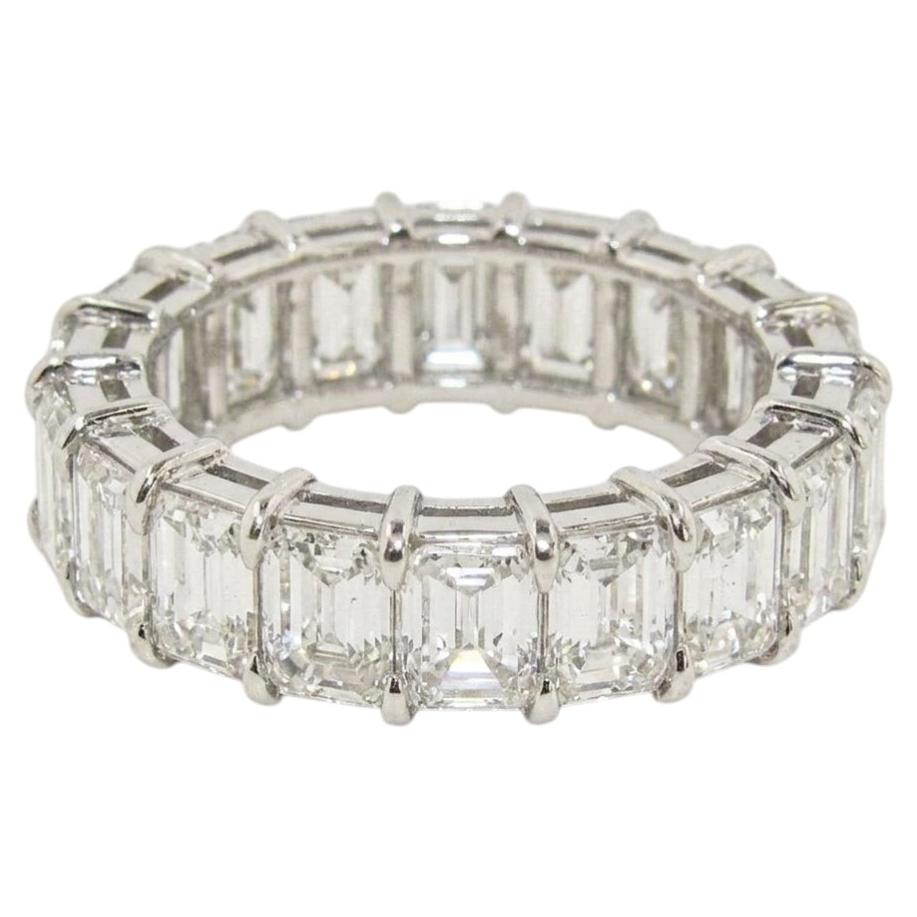 Alianza de platino con diamantes de 9 quilates en talla esmeralda