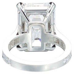 9 Carat Emerald-cut Statement / I color SI 14K White Gold