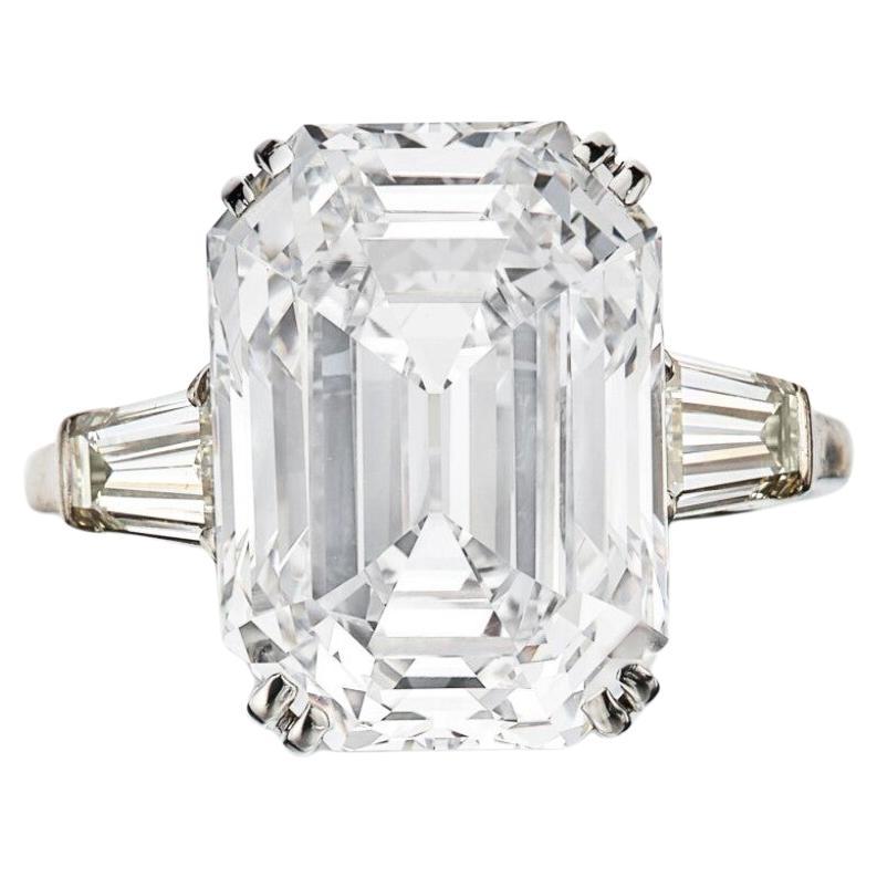 9 Carat Emerald-cut Statement / I color SI 14K White Gold Diamond Ring For Sale
