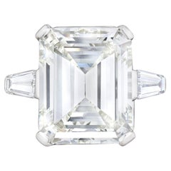 9 Carat Emerald-cut Statement VS 14K White Gold Refined Diamond Ring