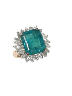 9 Carat Fine Columbian Emerald Diamond Platinum and Gold Ring