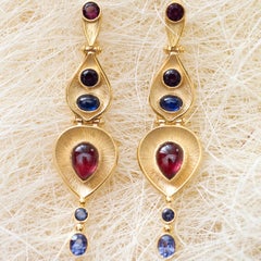 9 Carat Garnet Color Change Sapphire Spinel 18 Karat Yellow Gold Egypt Earrings