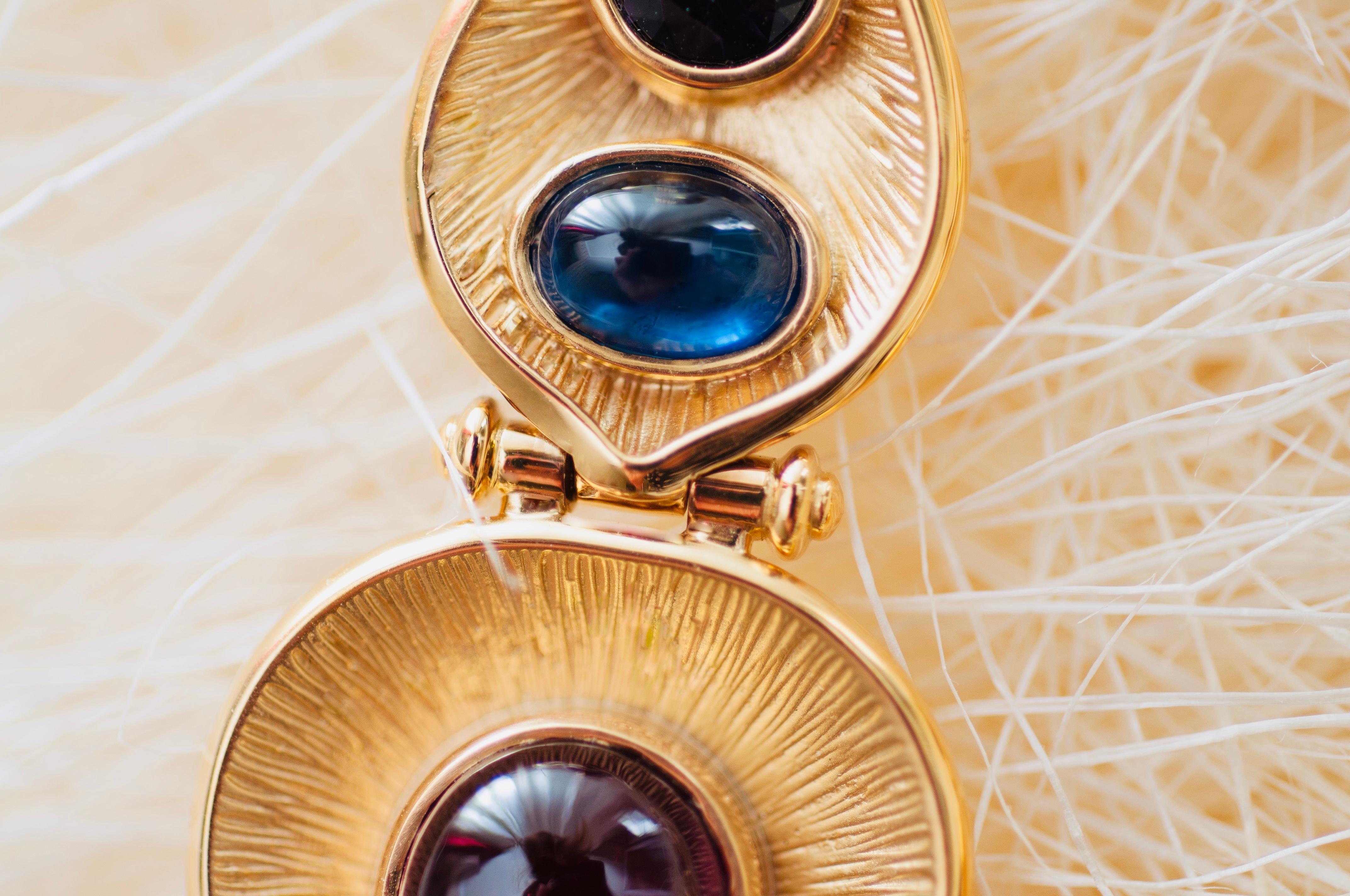 Egyptian Revival 9 Carat Garnet Color Change Sapphire Spinel 18 Karat Yellow Gold Egypt Earrings For Sale