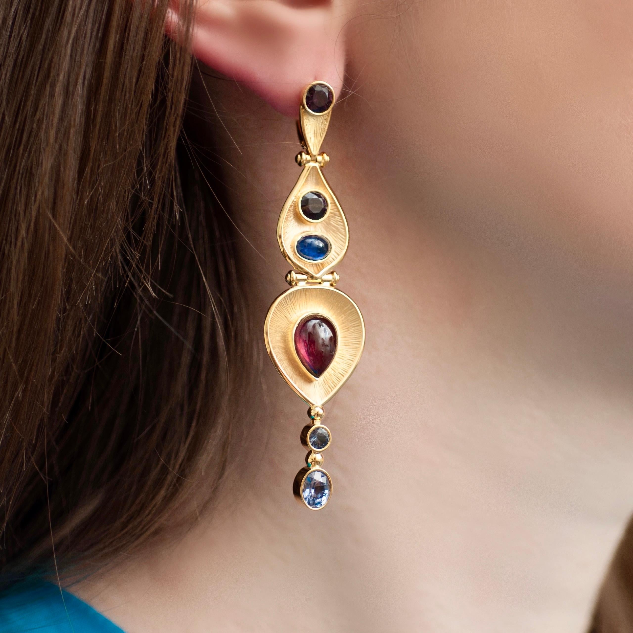 Women's 9 Carat Garnet Color Change Sapphire Spinel 18 Karat Yellow Gold Egypt Earrings For Sale