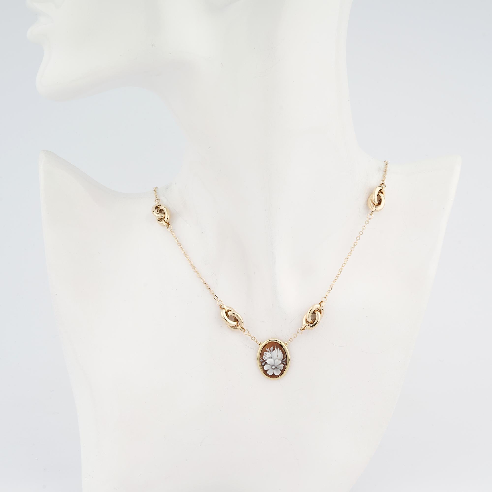 9 Carat Gold Beaded Necklace with Sea Shell Cameos In New Condition For Sale In Marcianise, IT