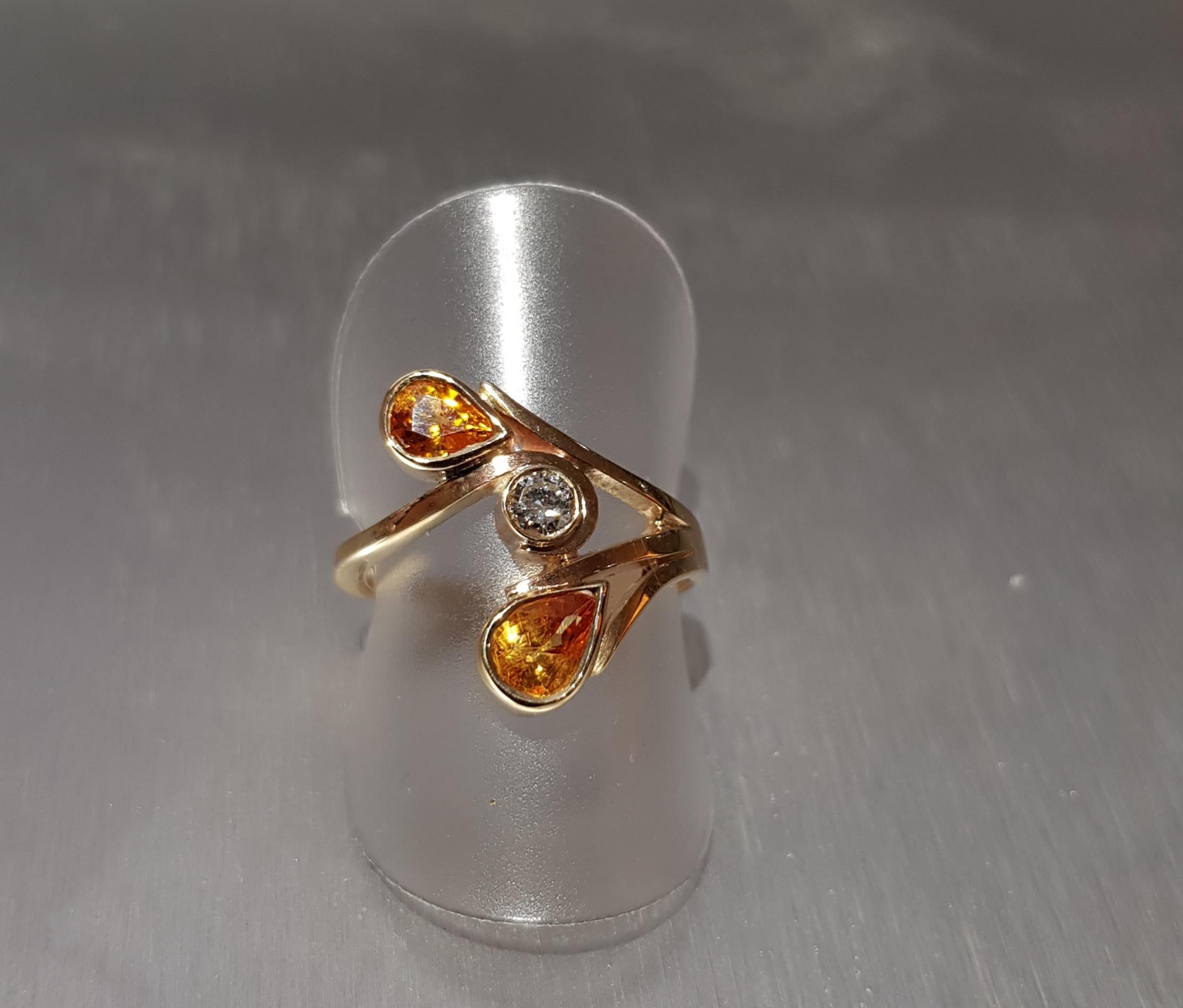 Contemporary 9 Karat Gold Light Orange Sapphire and Diamond Cocktail Ring For Sale