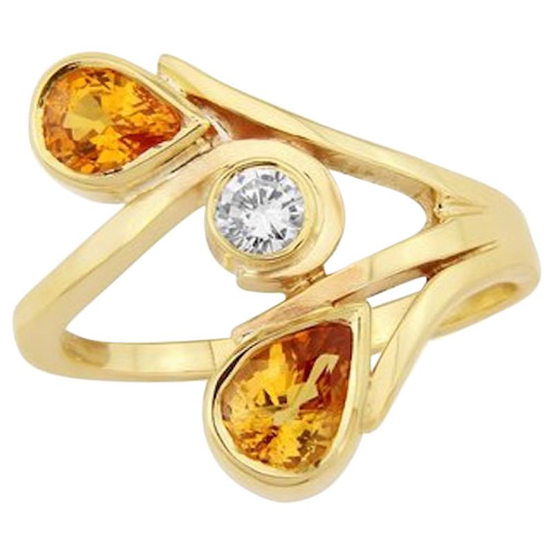 9 Karat Gold Light Orange Sapphire and Diamond Cocktail Ring im Angebot