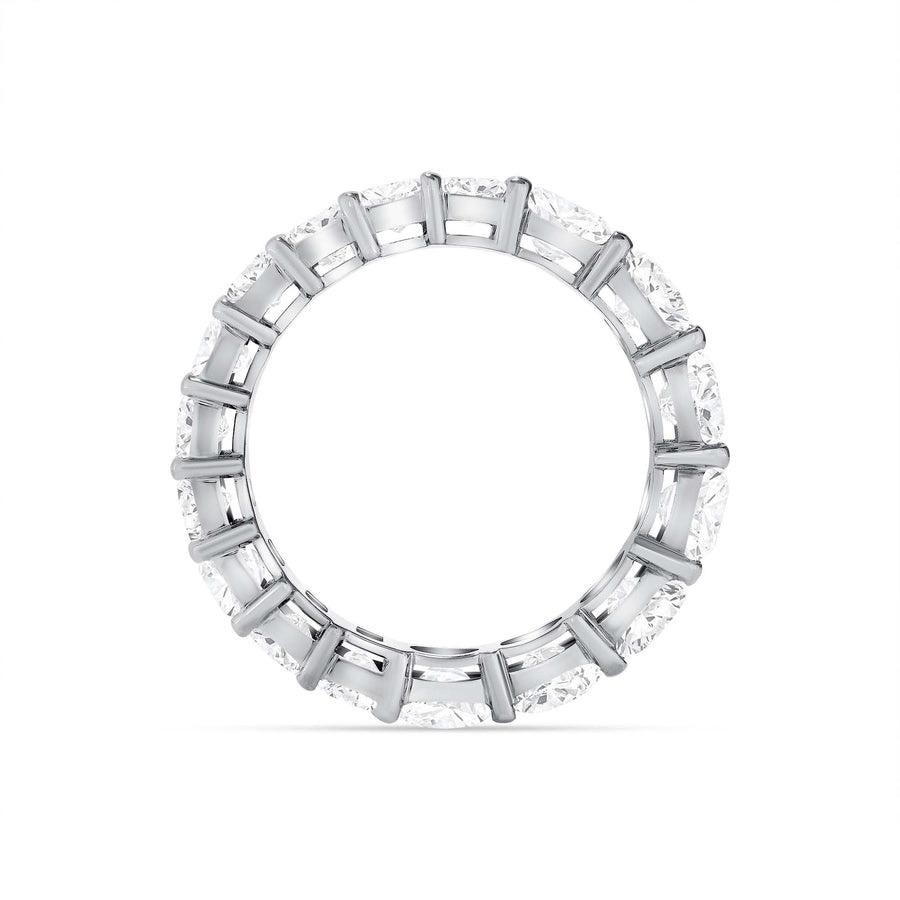 Este anillo único es perfecto para las ocasiones especiales de tu vida.

Metal: Oro de 18 quilates
Peso total en quilates del diamante: 9 quilates (4,5 redondos 4,5 esmeralda)
Talla de diamante: Talla Redonda y Esmeralda - Diamante Natural Libre de