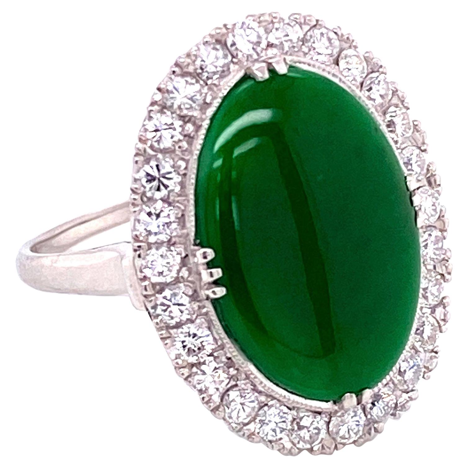 Bague cocktail en platine avec jade de 9 carats et diamants - Estate Fine Jewelry