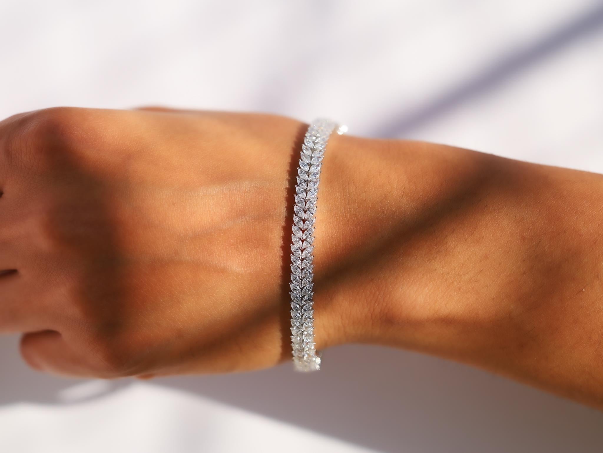 9ct Marquise-Cut Natural Diamond Tennis Bracelet in 18K White Gold –VS/F-G Color For Sale 4