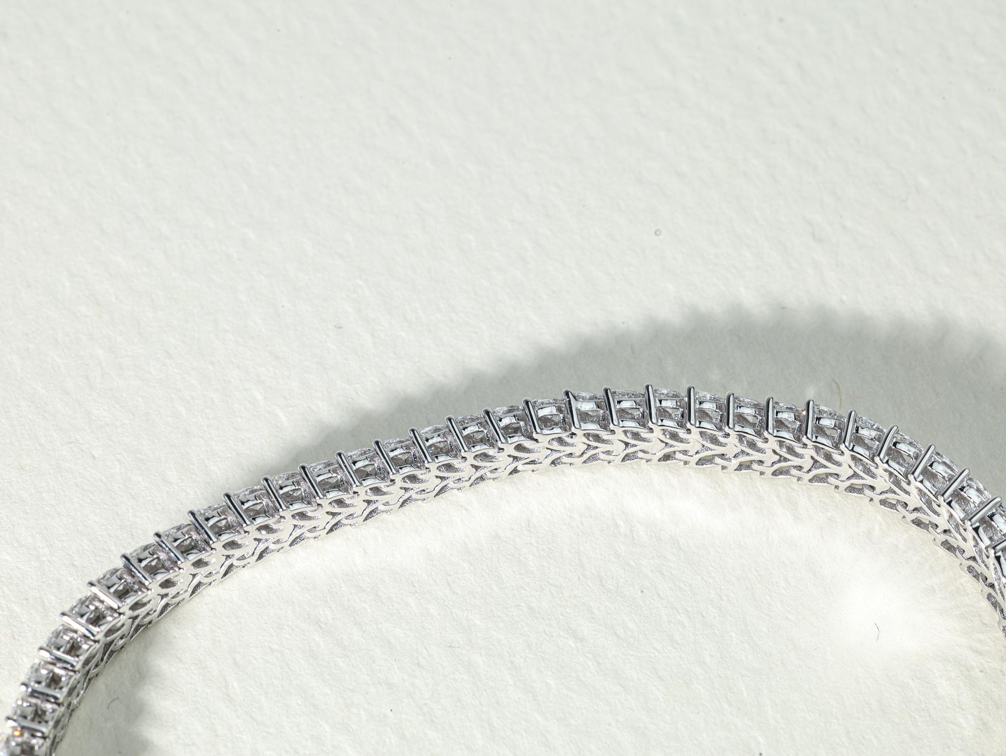 9ct Marquise-Cut Natural Diamond Tennis Bracelet in 18K White Gold –VS/F-G Color In New Condition For Sale In Jaipur, RJ