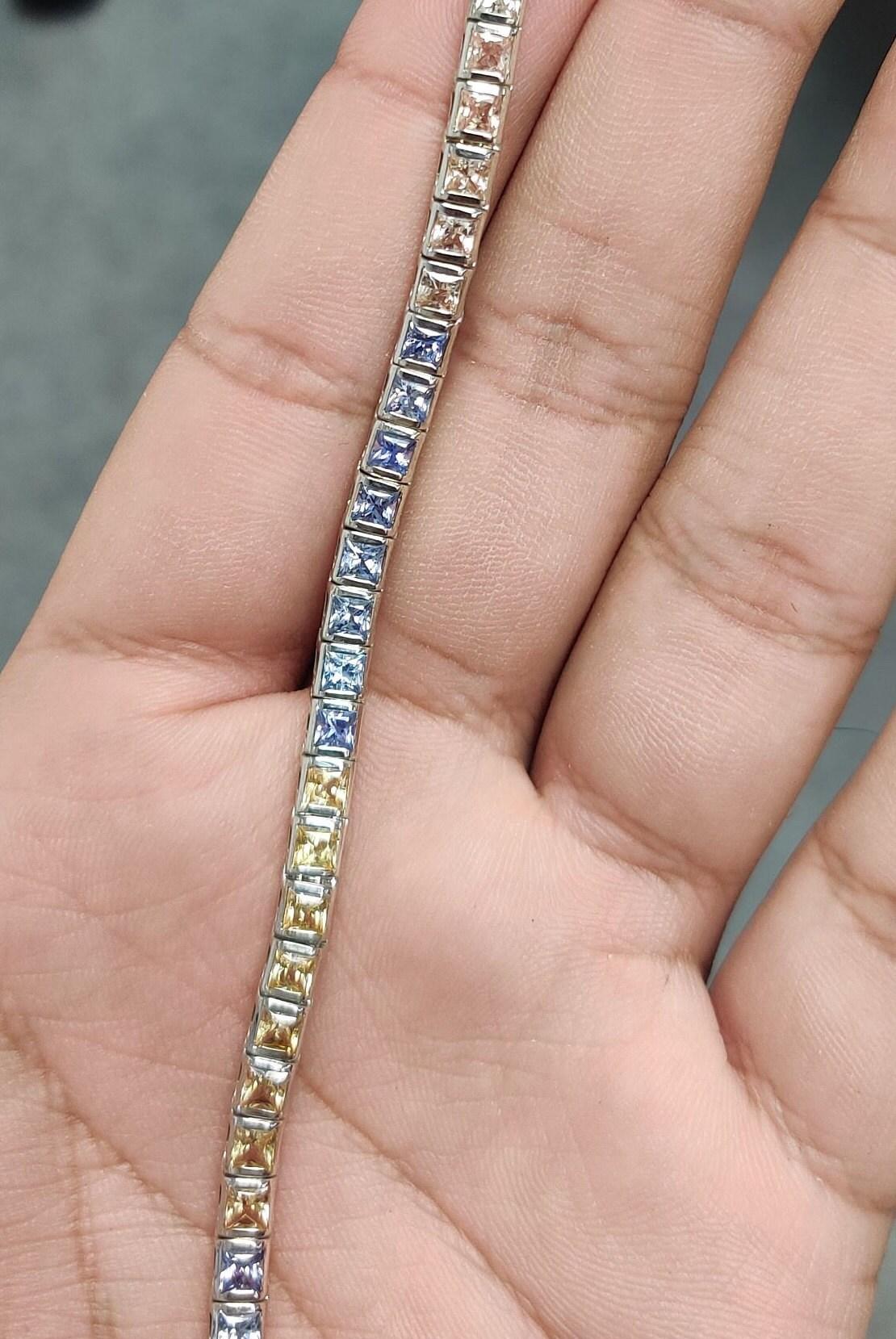 9 Karat Multi Saphir Nieten Regenbogen-Armband aus Silber 925 (Kissenschliff) im Angebot