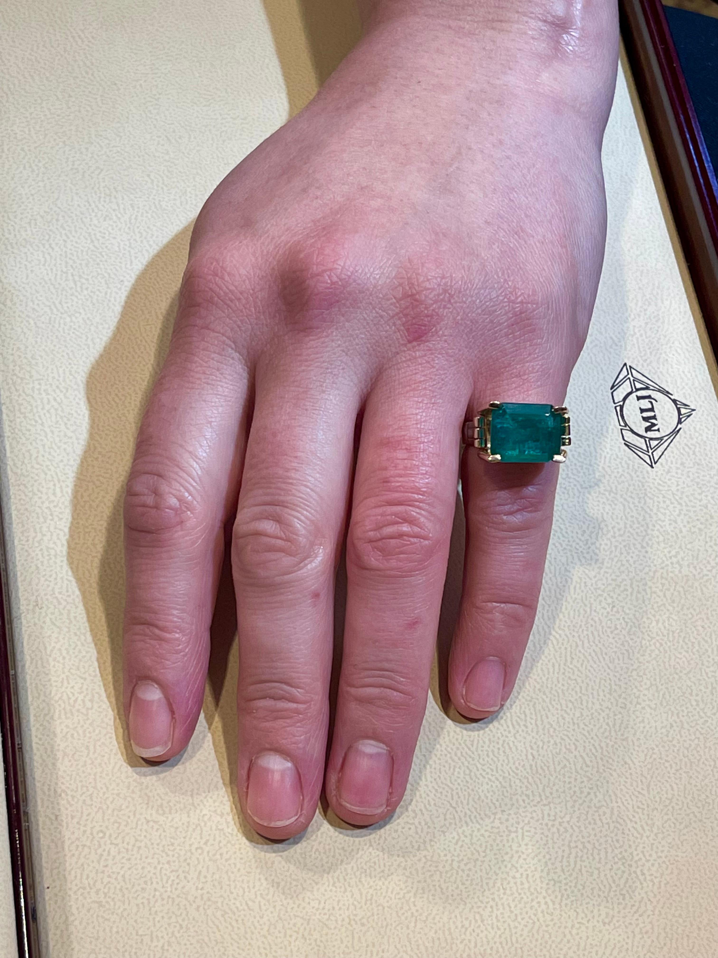 9 Karat natürlicher sambischer Smaragd im Smaragdschliff 14 Karat Gelbgold Unisex-Ring 7