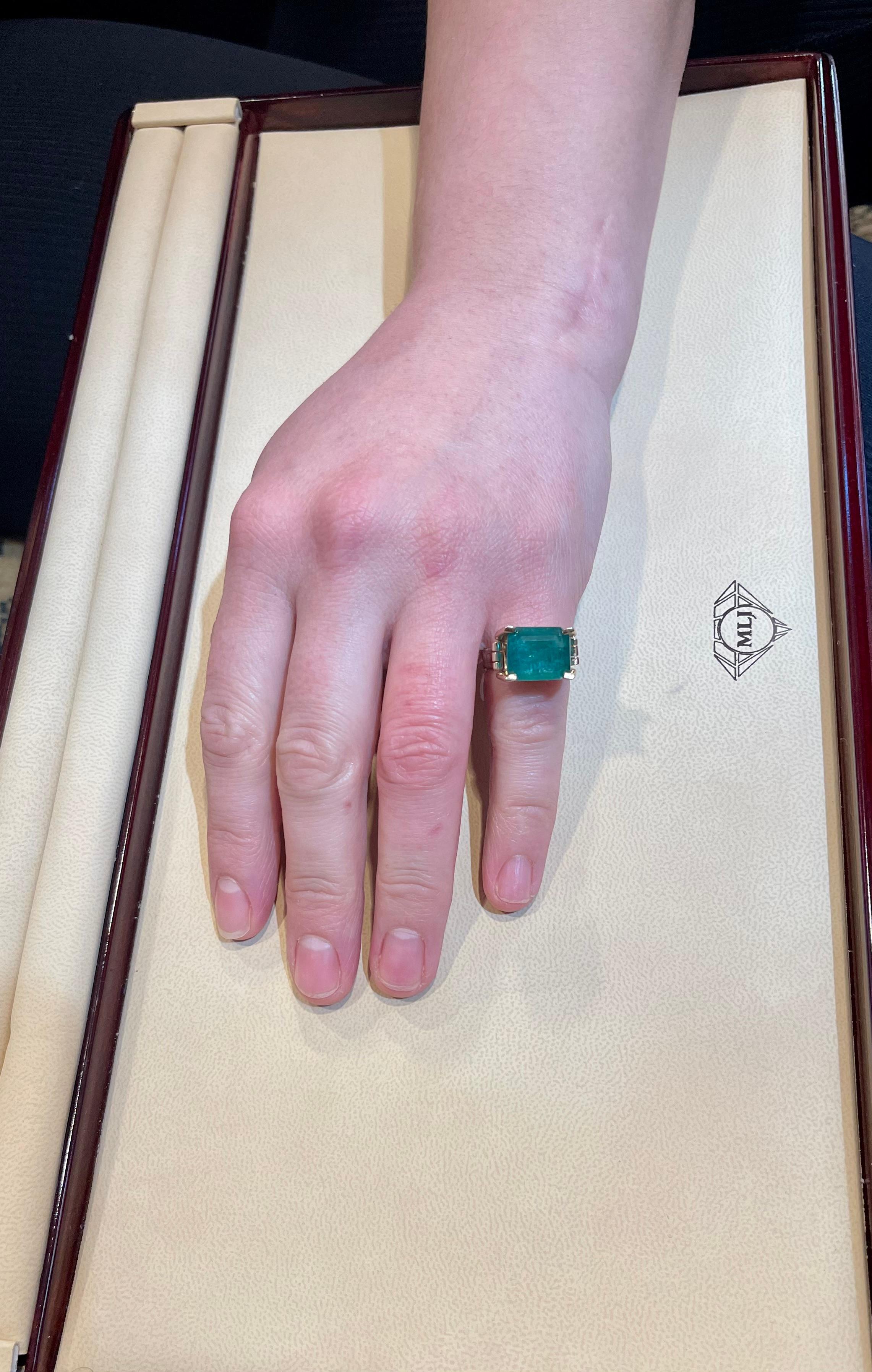 9 Karat natürlicher sambischer Smaragd im Smaragdschliff 14 Karat Gelbgold Unisex-Ring 14
