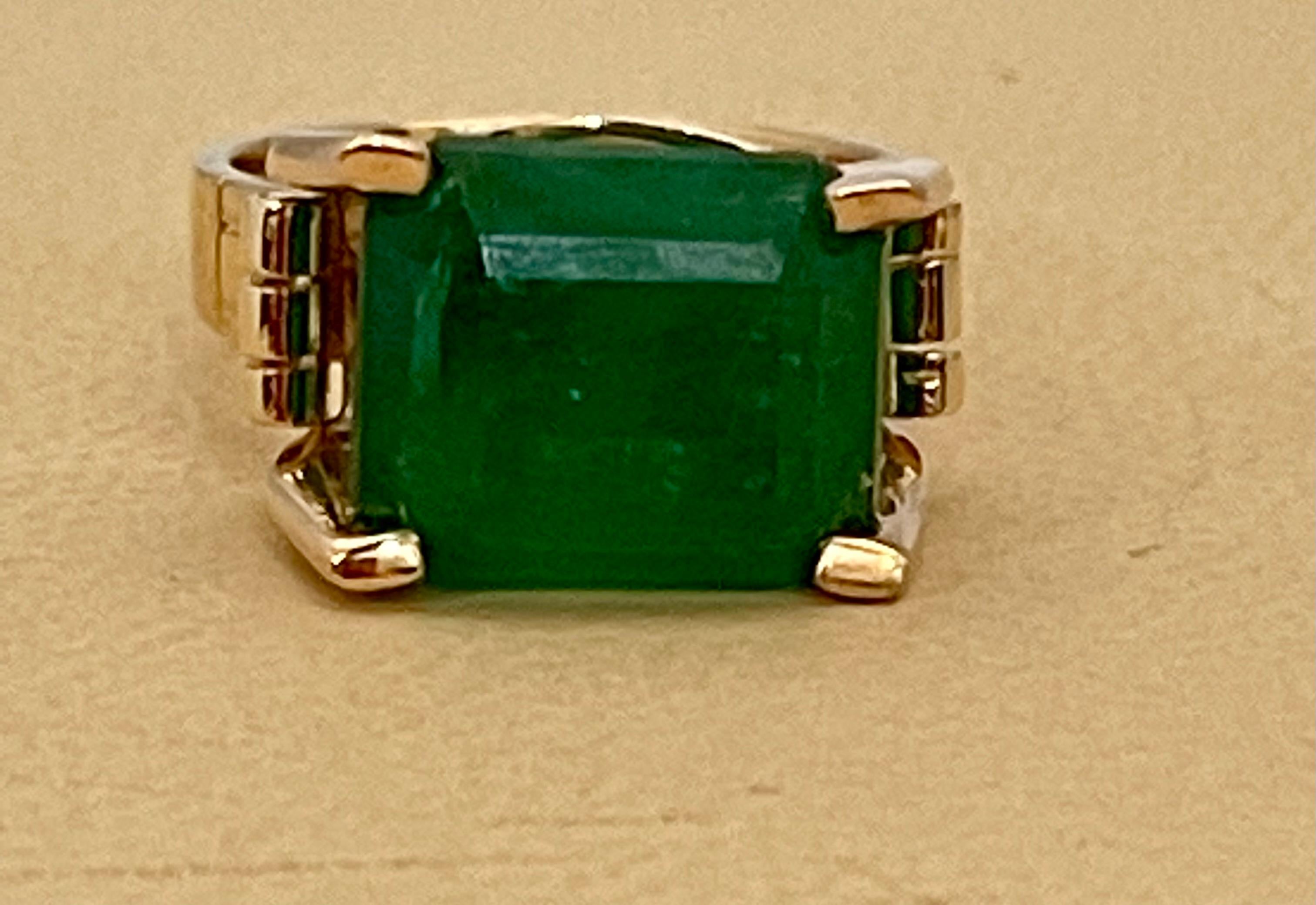 9 Karat natürlicher sambischer Smaragd im Smaragdschliff 14 Karat Gelbgold Unisex-Ring 1