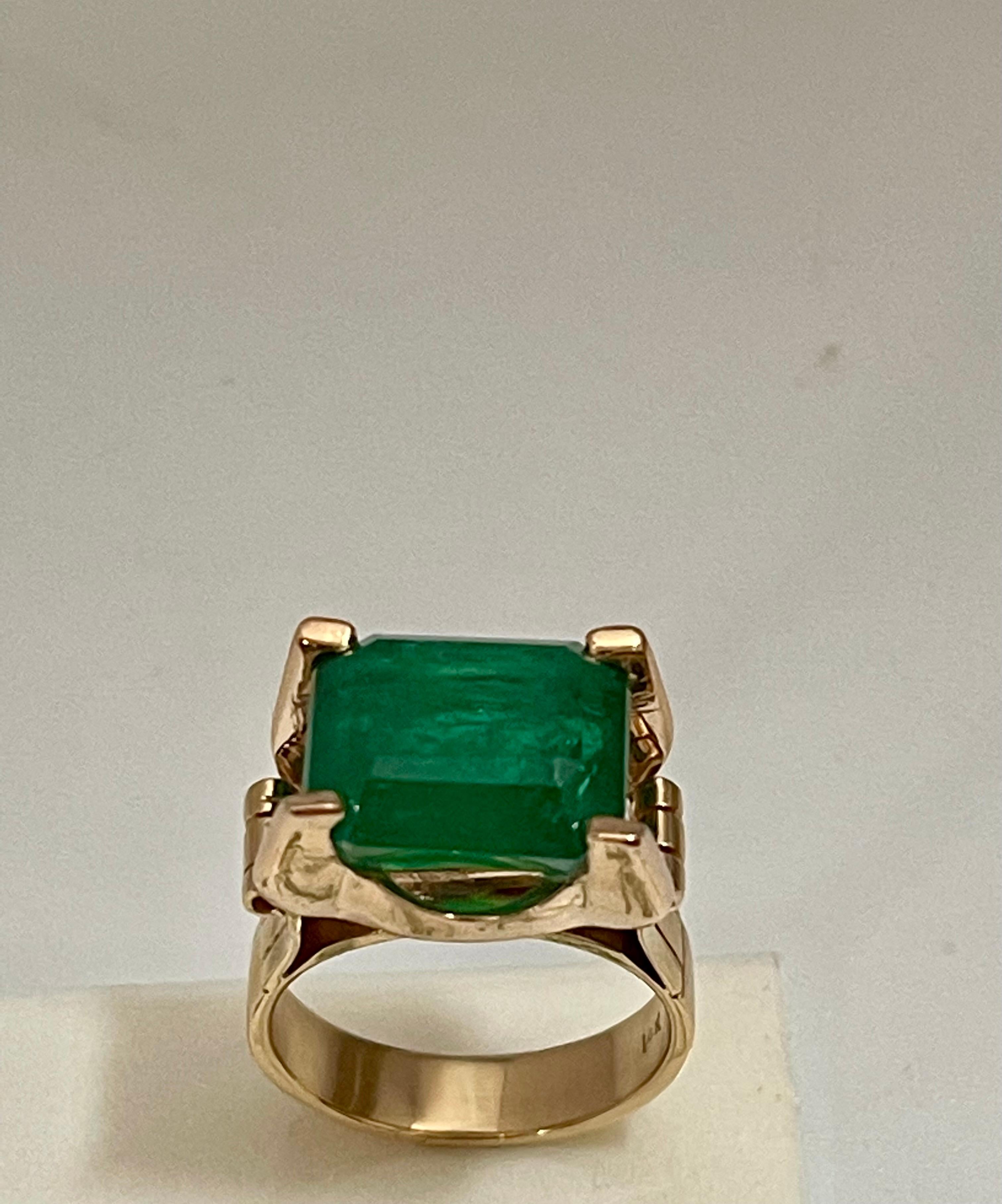 9 Karat natürlicher sambischer Smaragd im Smaragdschliff 14 Karat Gelbgold Unisex-Ring 3