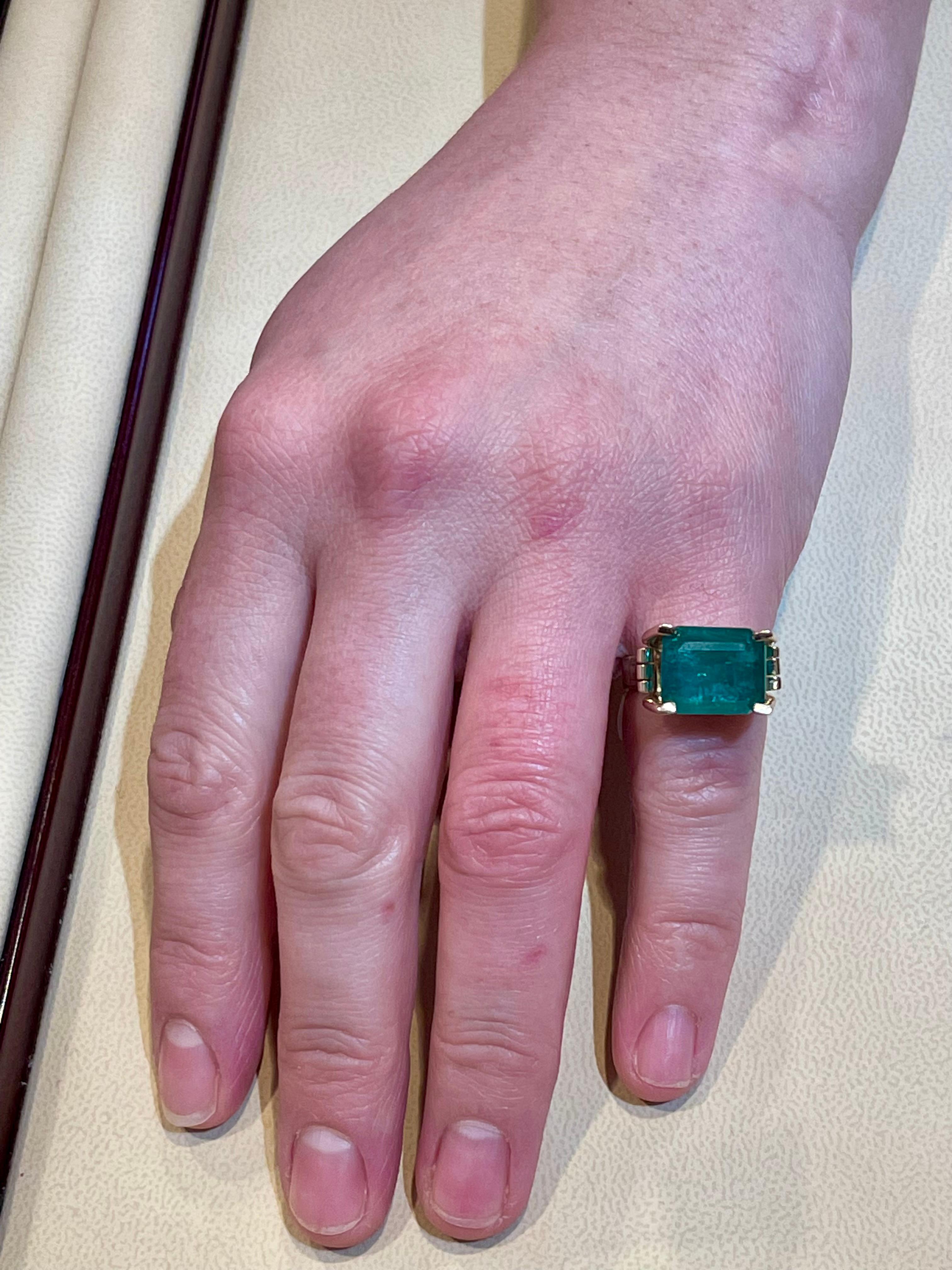 9 Karat natürlicher sambischer Smaragd im Smaragdschliff 14 Karat Gelbgold Unisex-Ring 4