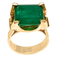 9 Karat natürlicher sambischer Smaragd im Smaragdschliff 14 Karat Gelbgold Unisex-Ring