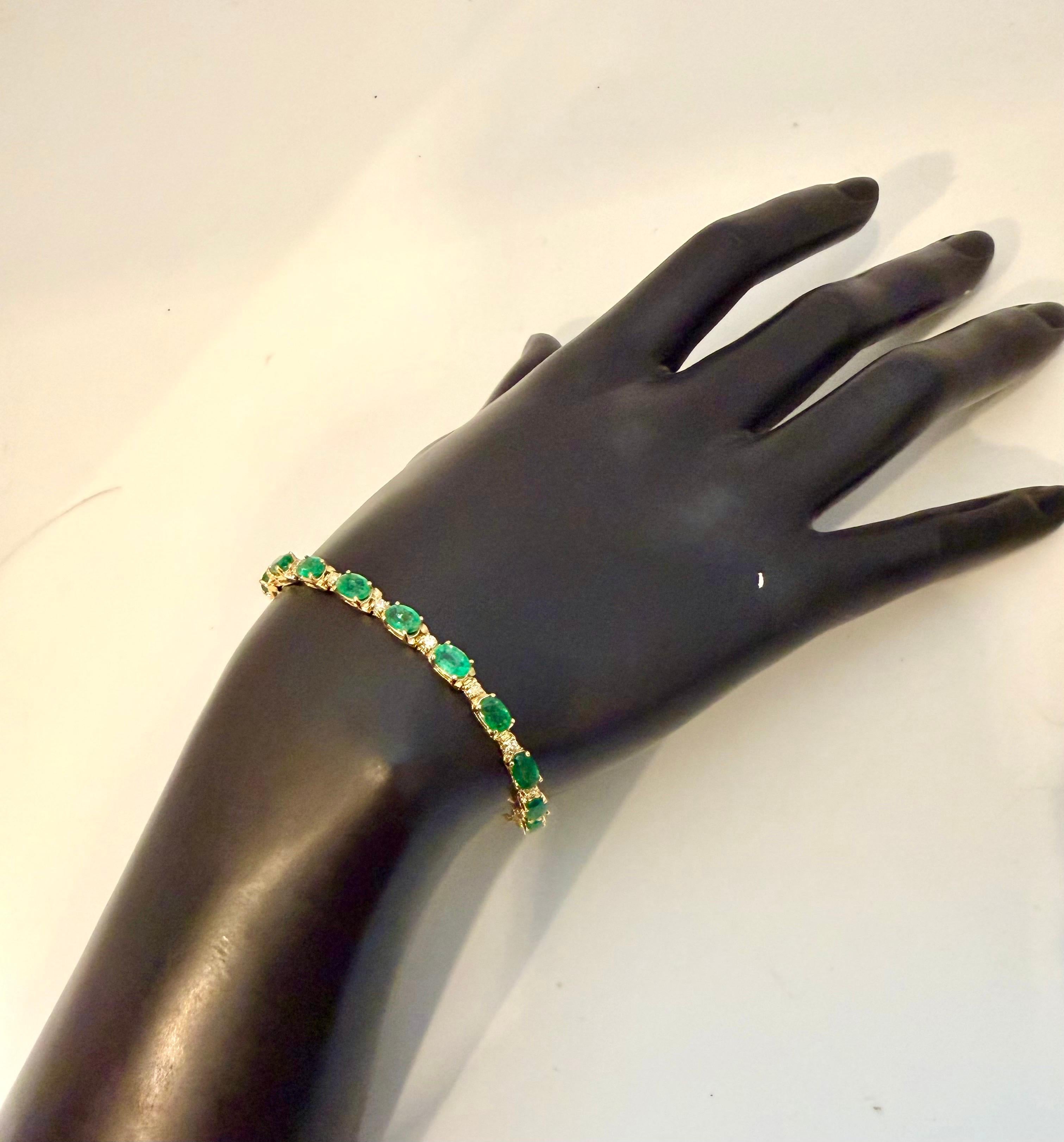 Bracciale tennis con smeraldo naturale e diamanti da 9 carati in oro giallo 14 carati in vendita 8