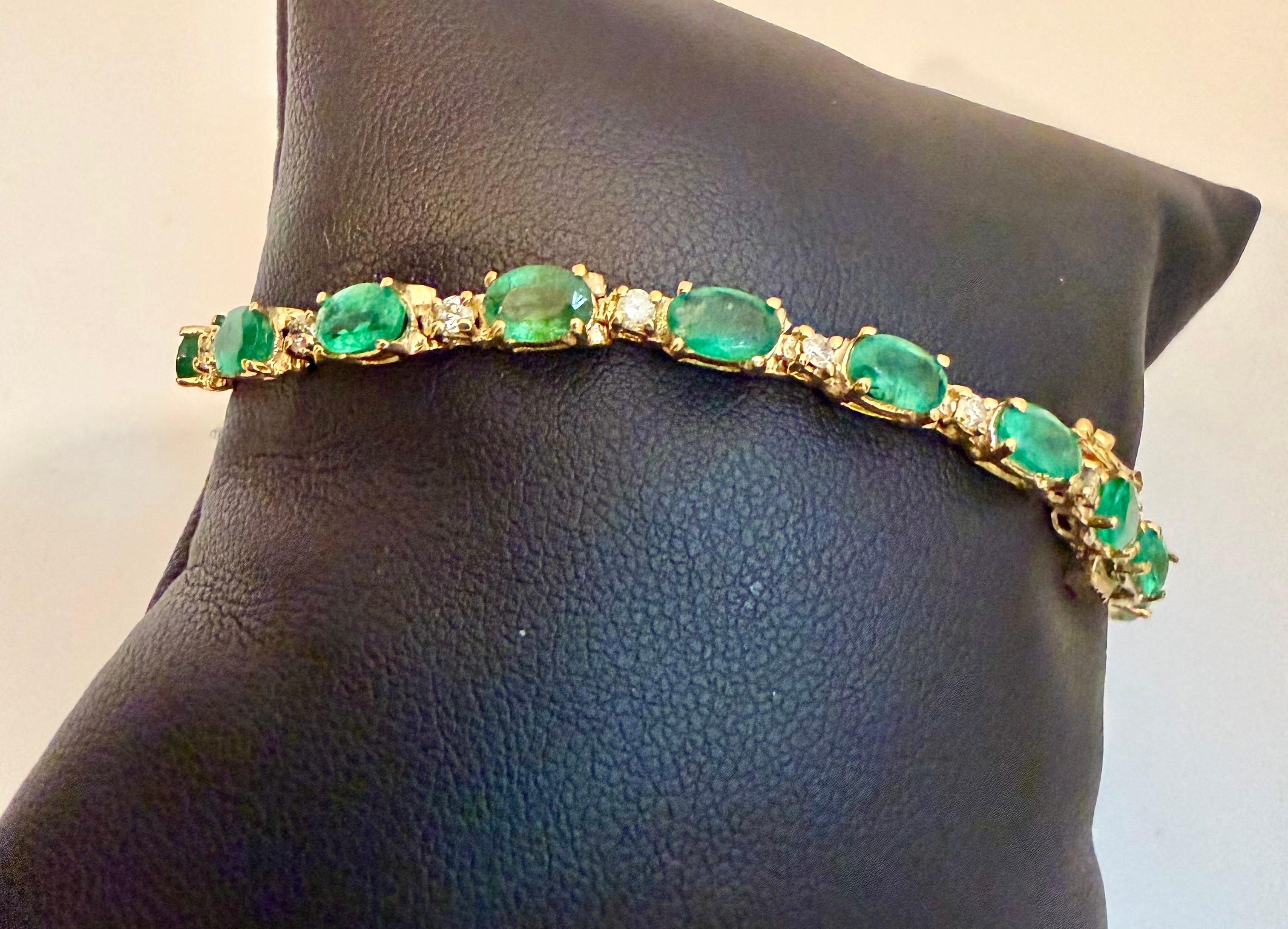 Bracciale tennis con smeraldo naturale e diamanti da 9 carati in oro giallo 14 carati in vendita 11