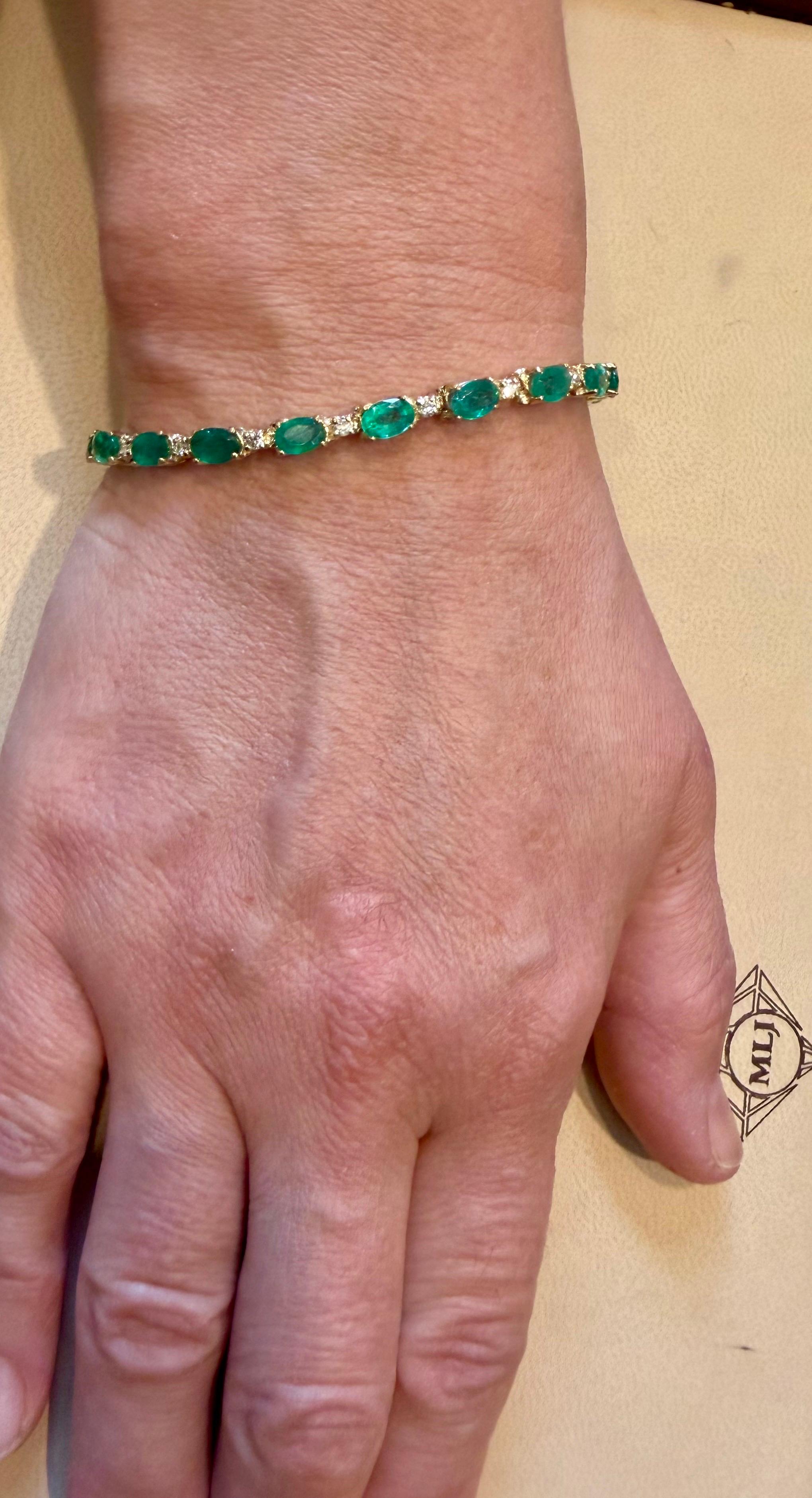 Bracciale tennis con smeraldo naturale e diamanti da 9 carati in oro giallo 14 carati in vendita 12