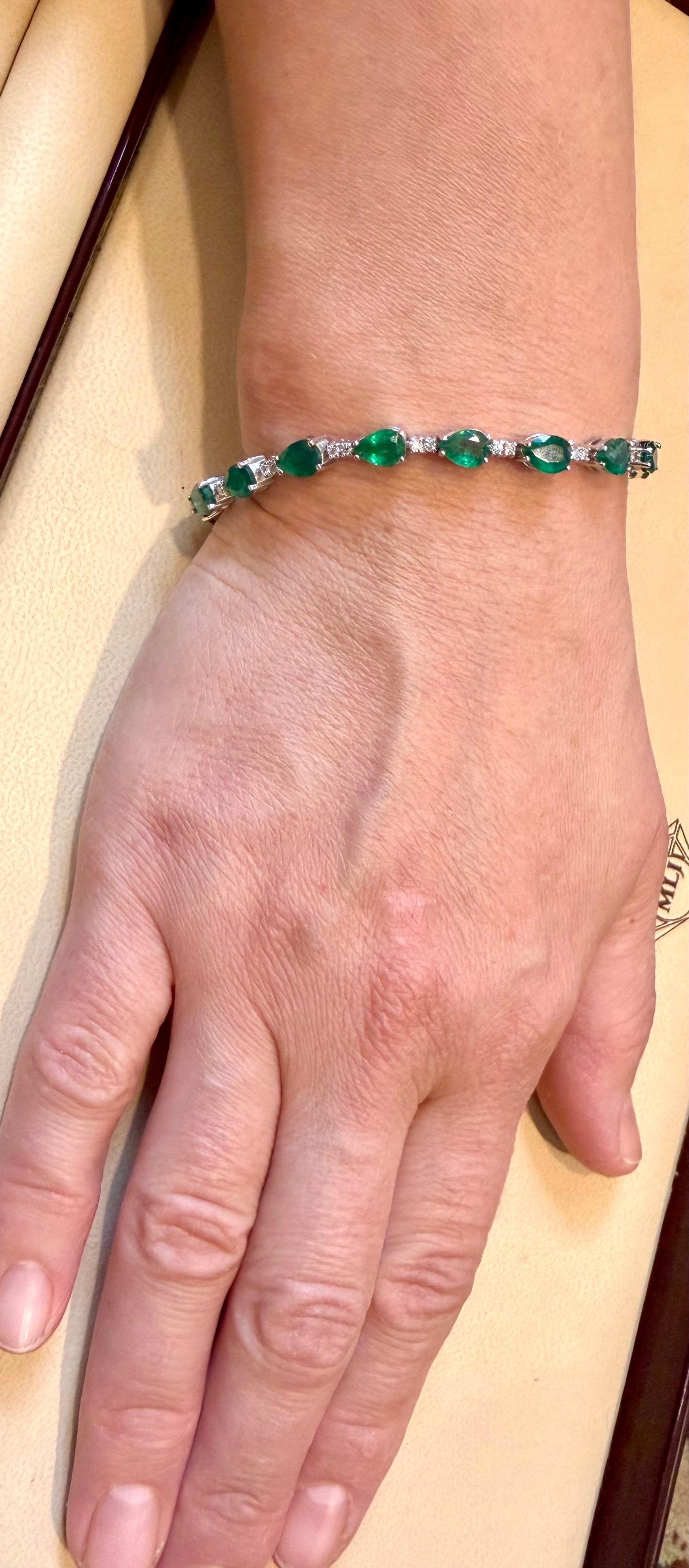 Bracciale tennis con smeraldo naturale e diamanti da 9 carati in oro giallo 14 carati in vendita 13