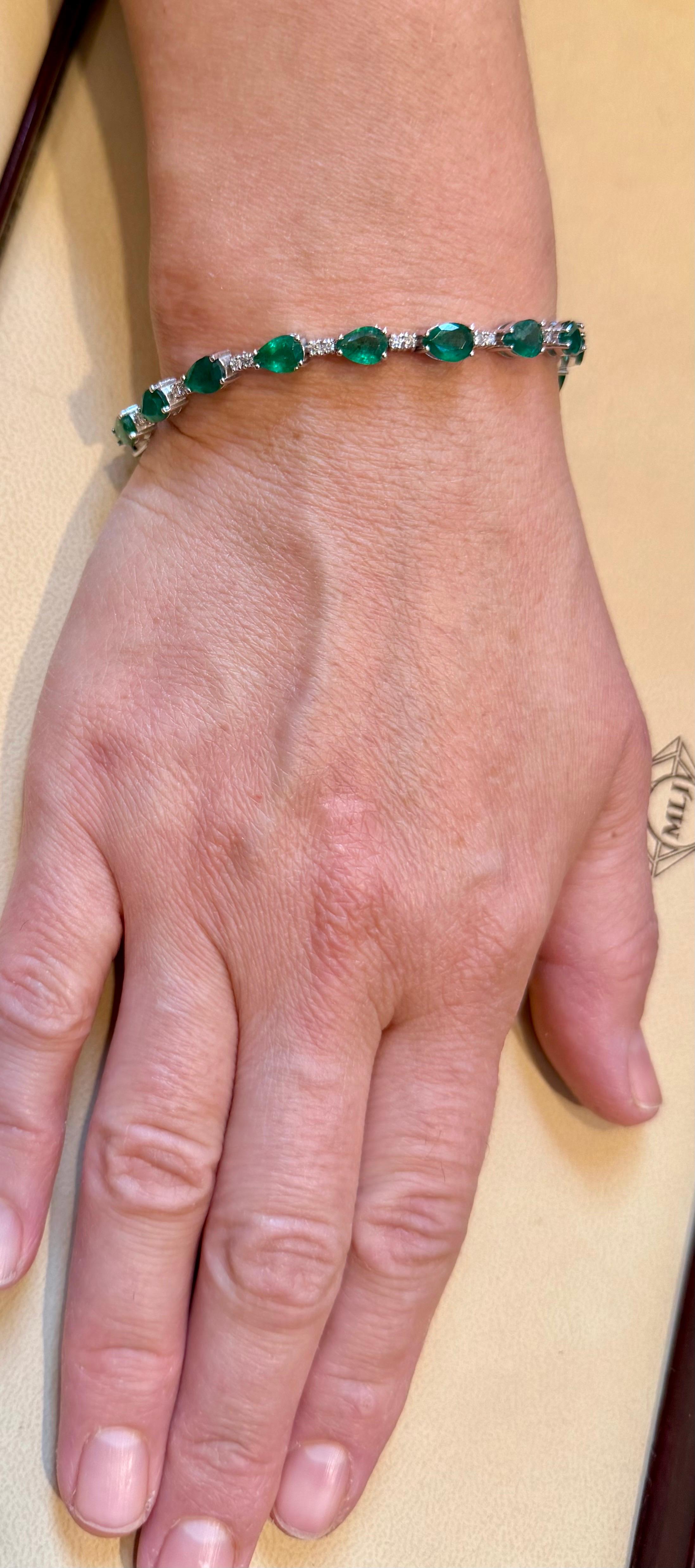 Bracciale tennis con smeraldo naturale e diamanti da 9 carati in oro giallo 14 carati in vendita 15