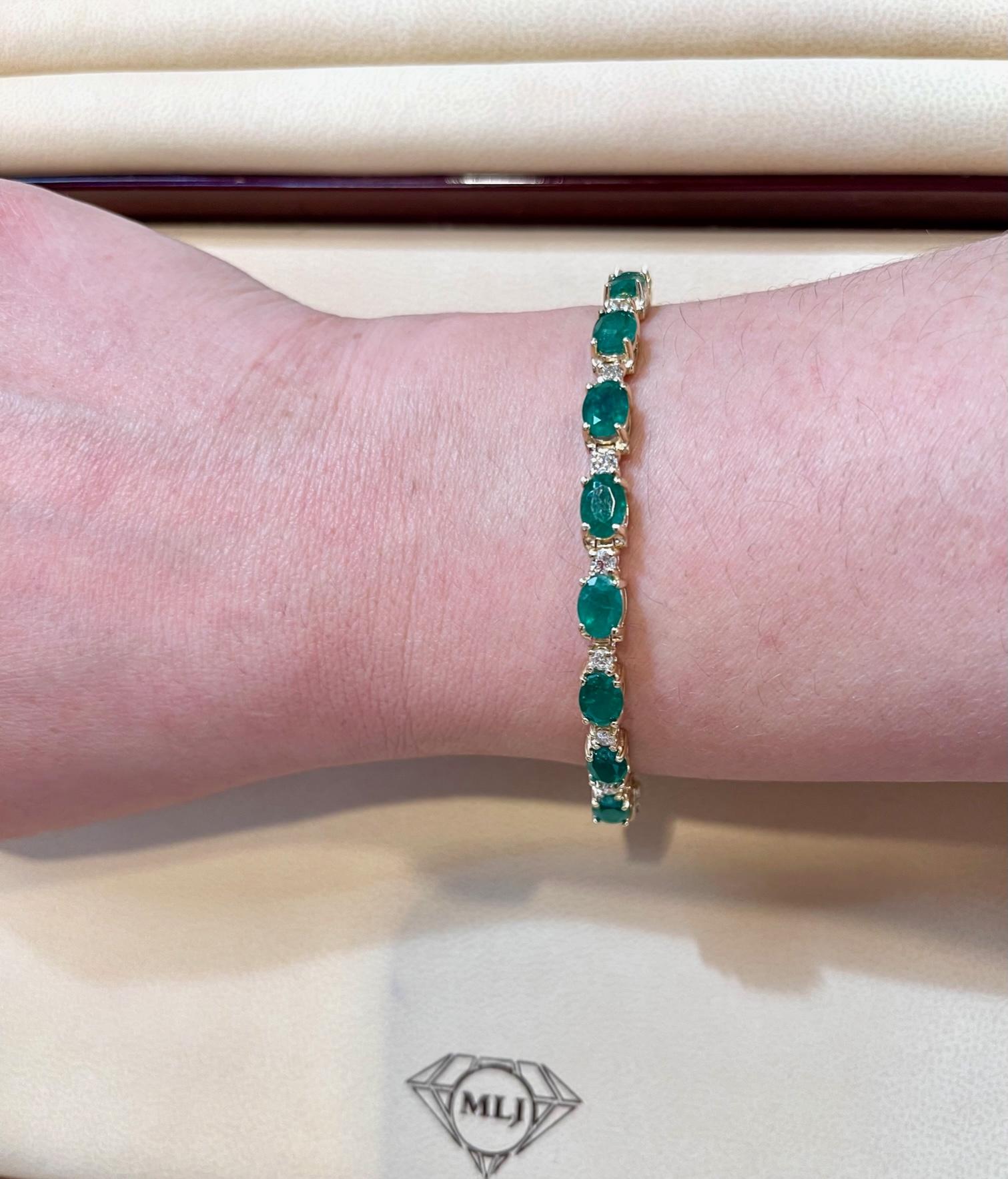 Bracciale tennis con smeraldo naturale e diamanti da 9 carati in oro giallo 14 carati In condizioni Nuovo in vendita a New York, NY