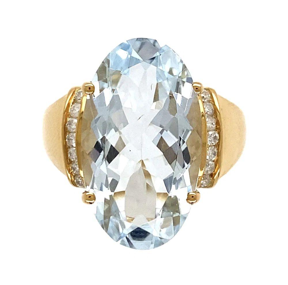 Moderniste Bague de cocktail vintage en or avec aigue-marine ovale de 9 carats et diamant en vente