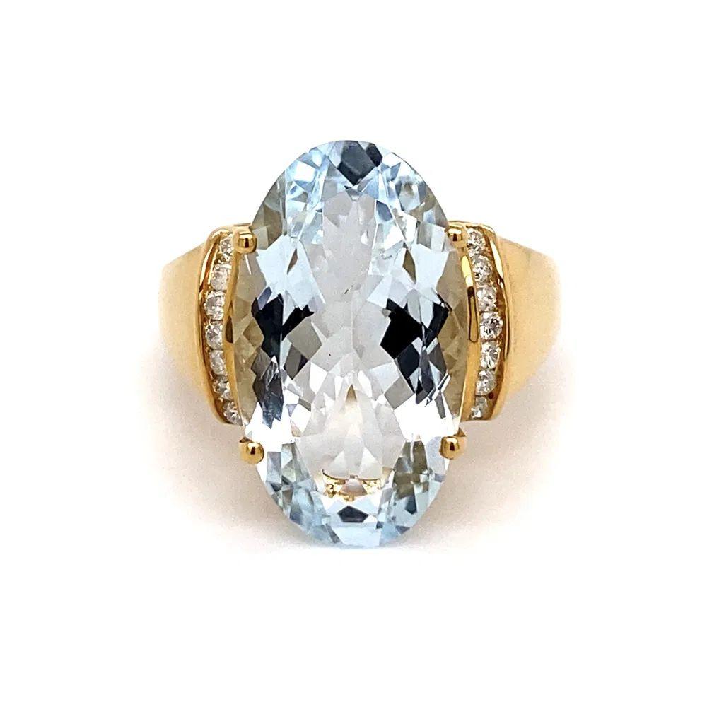 Bague de cocktail vintage en or avec aigue-marine ovale de 9 carats et diamant Pour femmes en vente