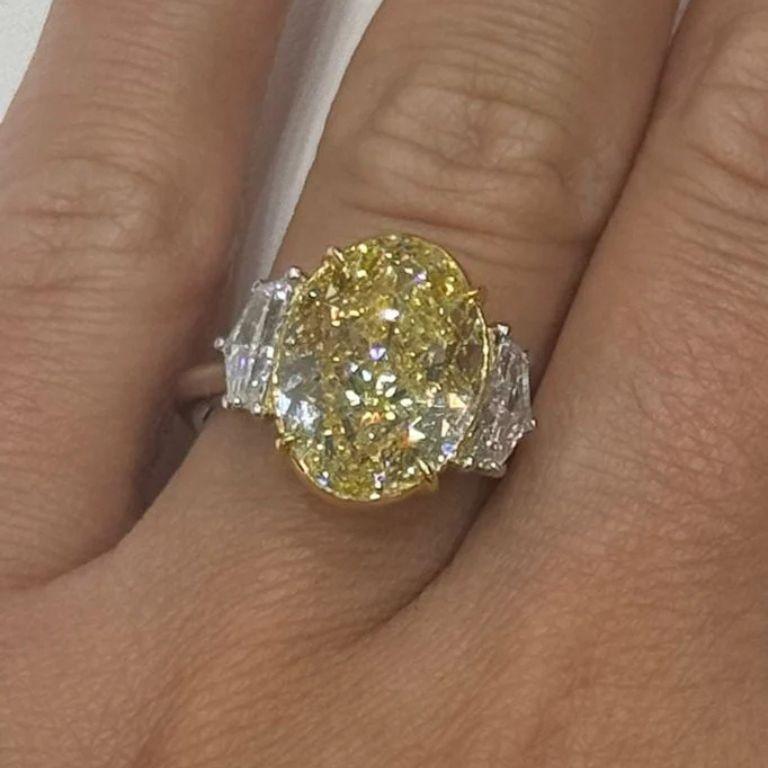 Taille ovale Bague de fiançailles avec diamant ovale de 9 carats certifié GIA FLY en vente