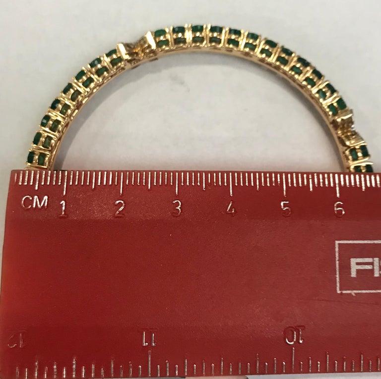 Oval Cut 9 Carat Oval Emeralds and Diamonds 18 Karat Gold 23 Grams Bangle /Bracelet For Sale