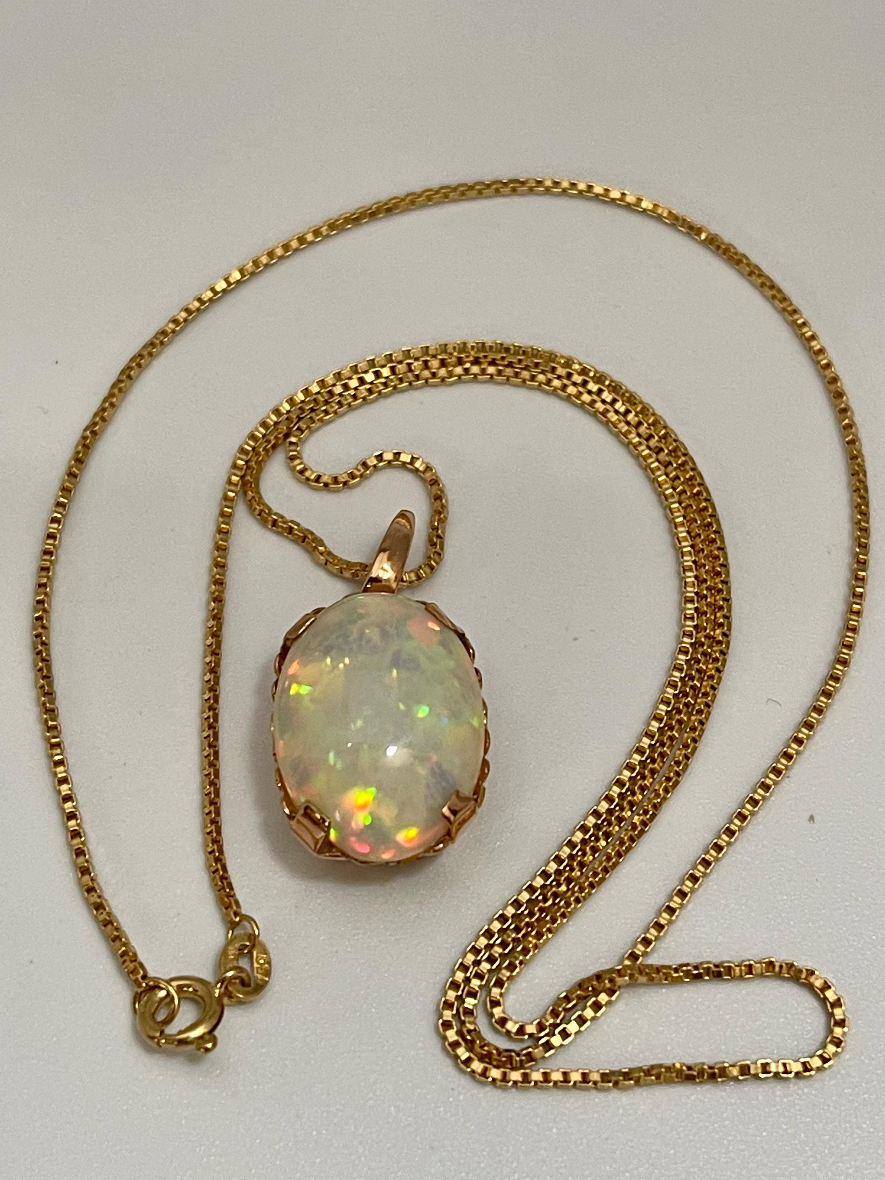 9 Carat Oval Ethiopian Opal Pendant / Necklace 18 Karat + 18 Kt Gold Chain 5